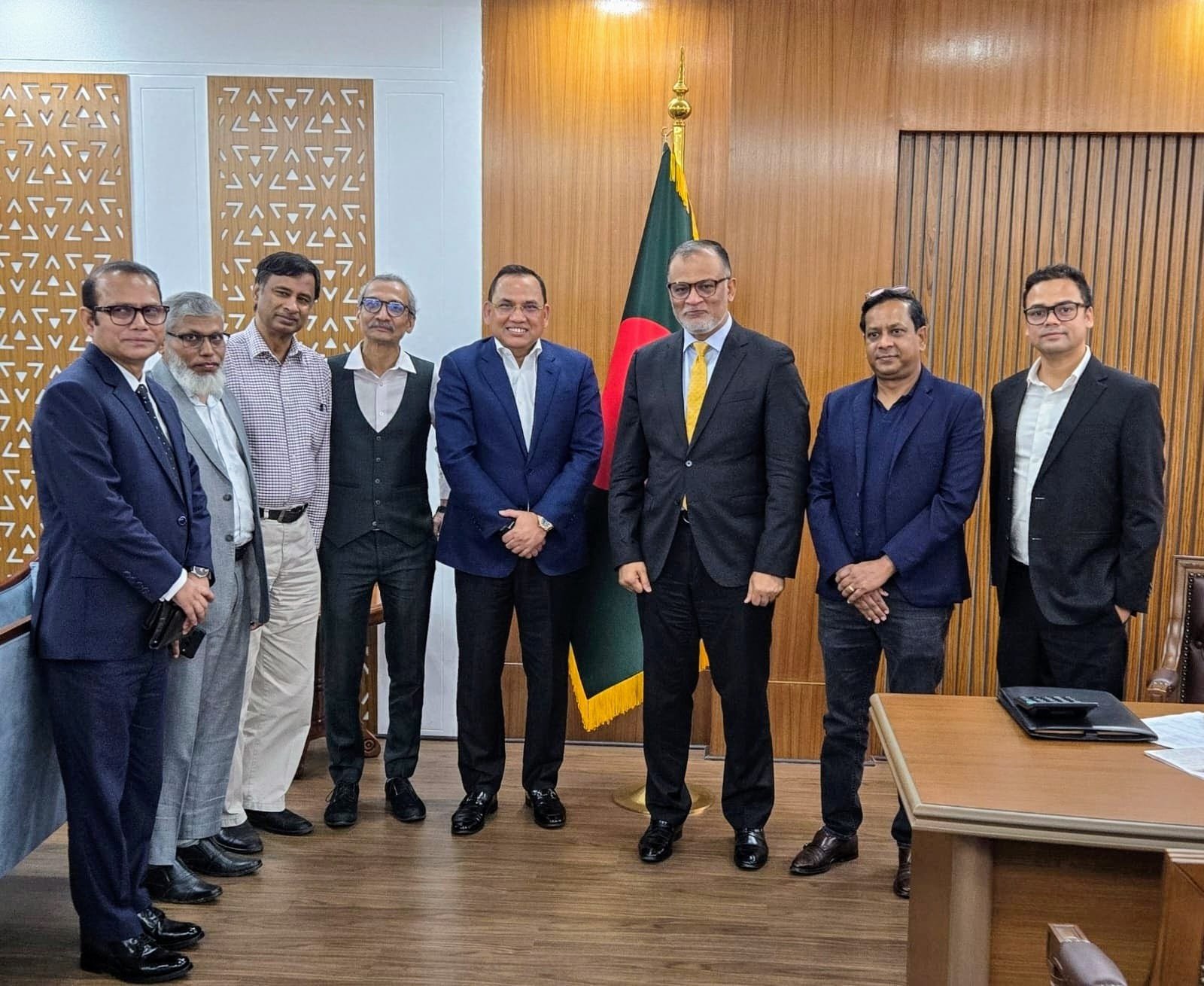 বাংলাদেশে সেমিকন্ডাক্টর শিল্প বিকাশে সরকার সব ধরনের সহায়তা দেবে : বাণিজ্য উপদেষ্টা