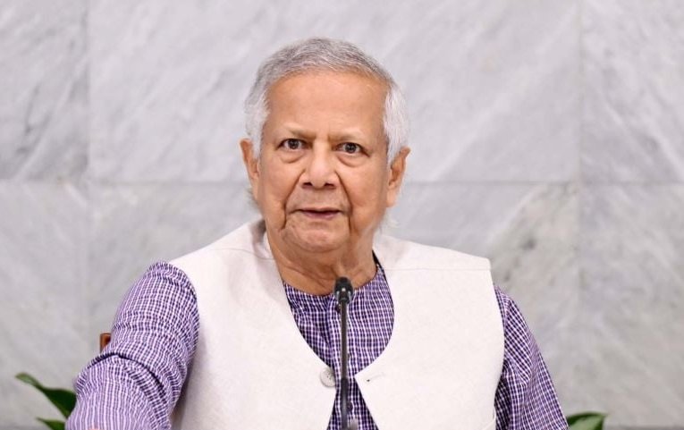 মাইলস্টোনে বিমান দুর্ঘটনায় আহতদের খোঁজ নিতে বার্ন ইনস্টিটিউটে প্রধান উপদেষ্টা