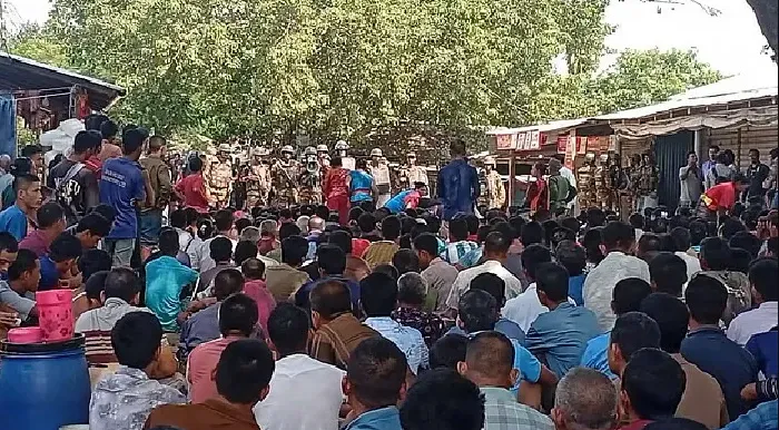 সাজেকে সড়ক অবরোধ ঘিরে আইনশৃঙ্খলা রক্ষাকারী বাহিনীর সঙ্গে গোলাগুলি, নিরাপদে ফিরেছেন পর্যটকেরা