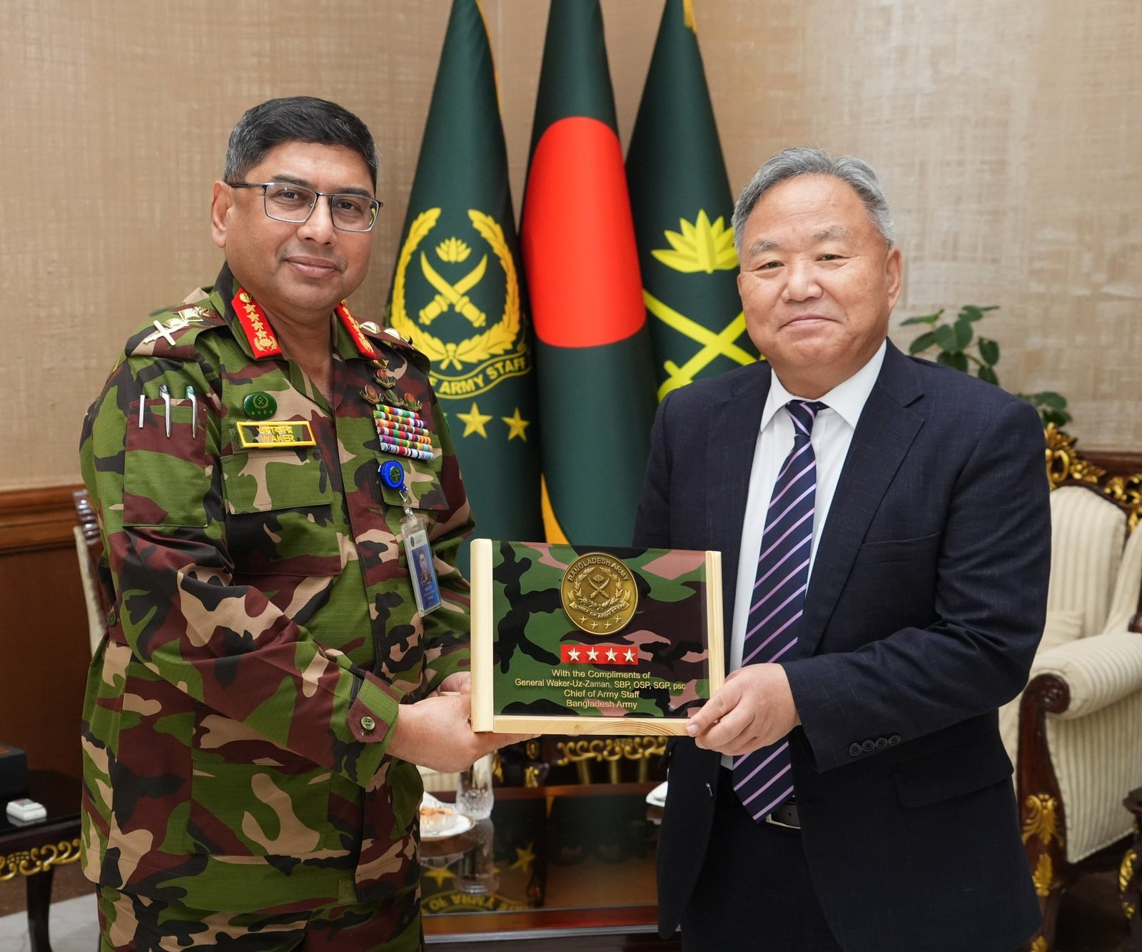সেনাপ্রধানের সাথে বিদায়ী সাক্ষাৎ করলেন দক্ষিণ কোরিয়ার রাষ্ট্রদূত