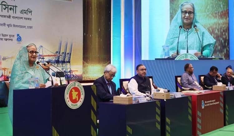 প্রধানমন্ত্রীর জাতীয় রপ্তানি ট্রফি প্রদান