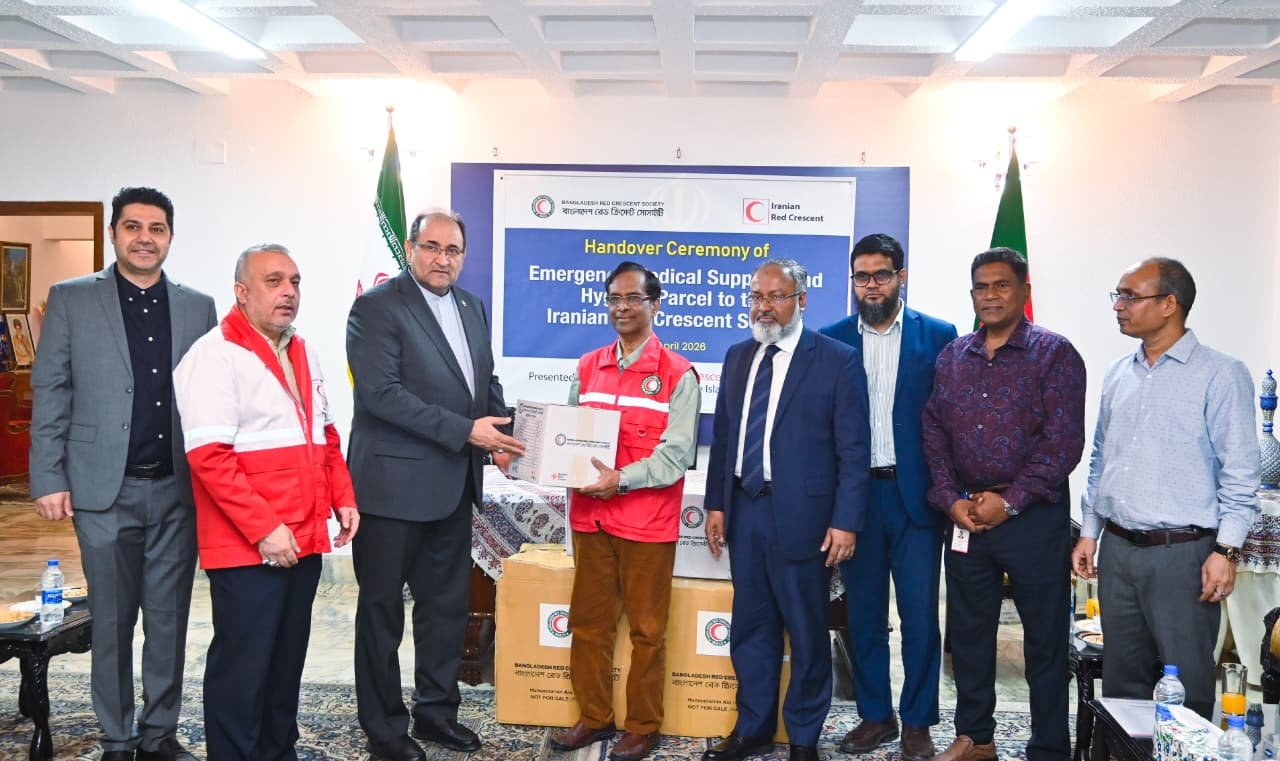 মধ্যপ্রাচ্যের সংকটে ইরানের পাশে বাংলাদেশ: জরুরি চিকিৎসা সহায়তা হস্তান্তর