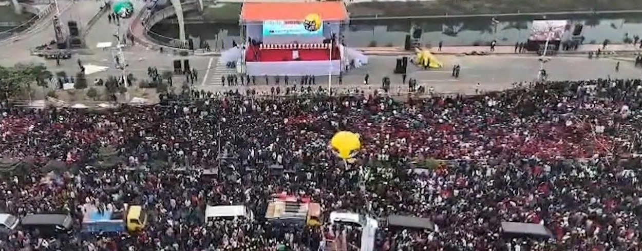 তারেক রহমানকে স্বাগত জানাতে পূর্বাচল জনস্রোত