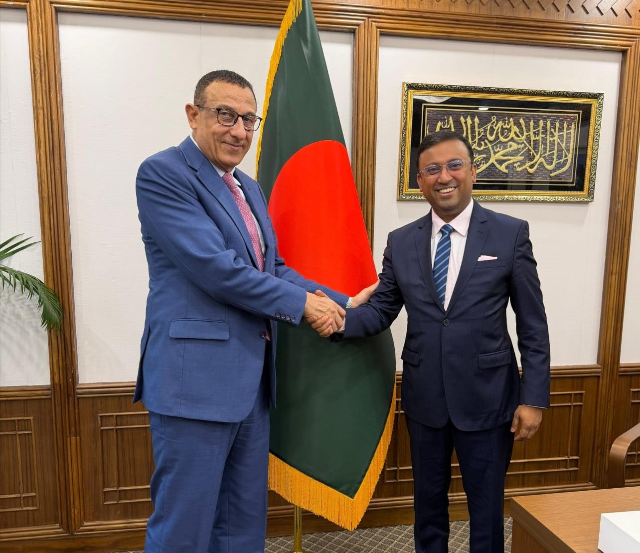 প্রধানমন্ত্রীর পররাষ্ট্রবিষয়ক উপদেষ্টার সঙ্গে সৌজন্য সাক্ষাৎ করলেন ফিলিস্তিনের রাষ্ট্রদূত