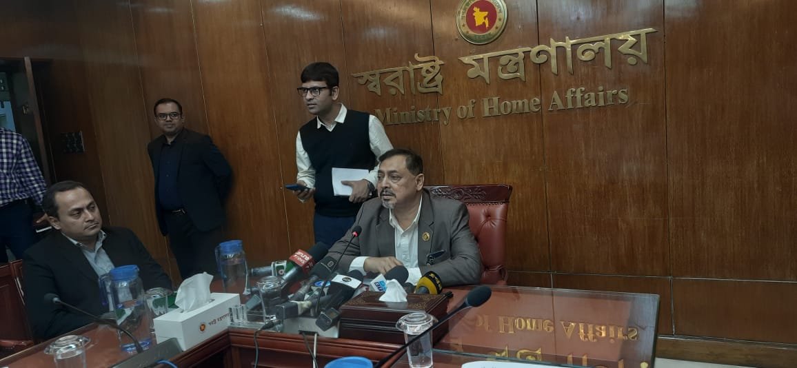 এয়ার টিকিটের দাম অন্যান্য দেশের সমপর্যায়ে আনার চেষ্টা হচ্ছে- স্বরাষ্ট্র সচিব