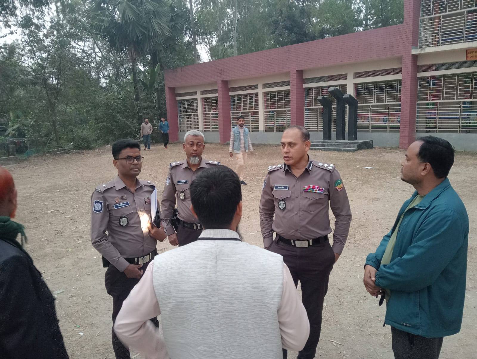 ত্রয়োদশ জাতীয় সংসদ নির্বাচনকে সামনে রেখে গাজীপুরে ভোটকেন্দ্র পরিদর্শন করলেন জিএমপি কমিশনার মোঃ ইসরাইল হাওলাদার