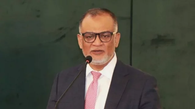 ভারতের ট্রান্সশিপমেন্ট বাতিলে রপ্তানিতে বড় কোনো প্রভাব পড়বে না: বাণিজ্য উপদেষ্টা
