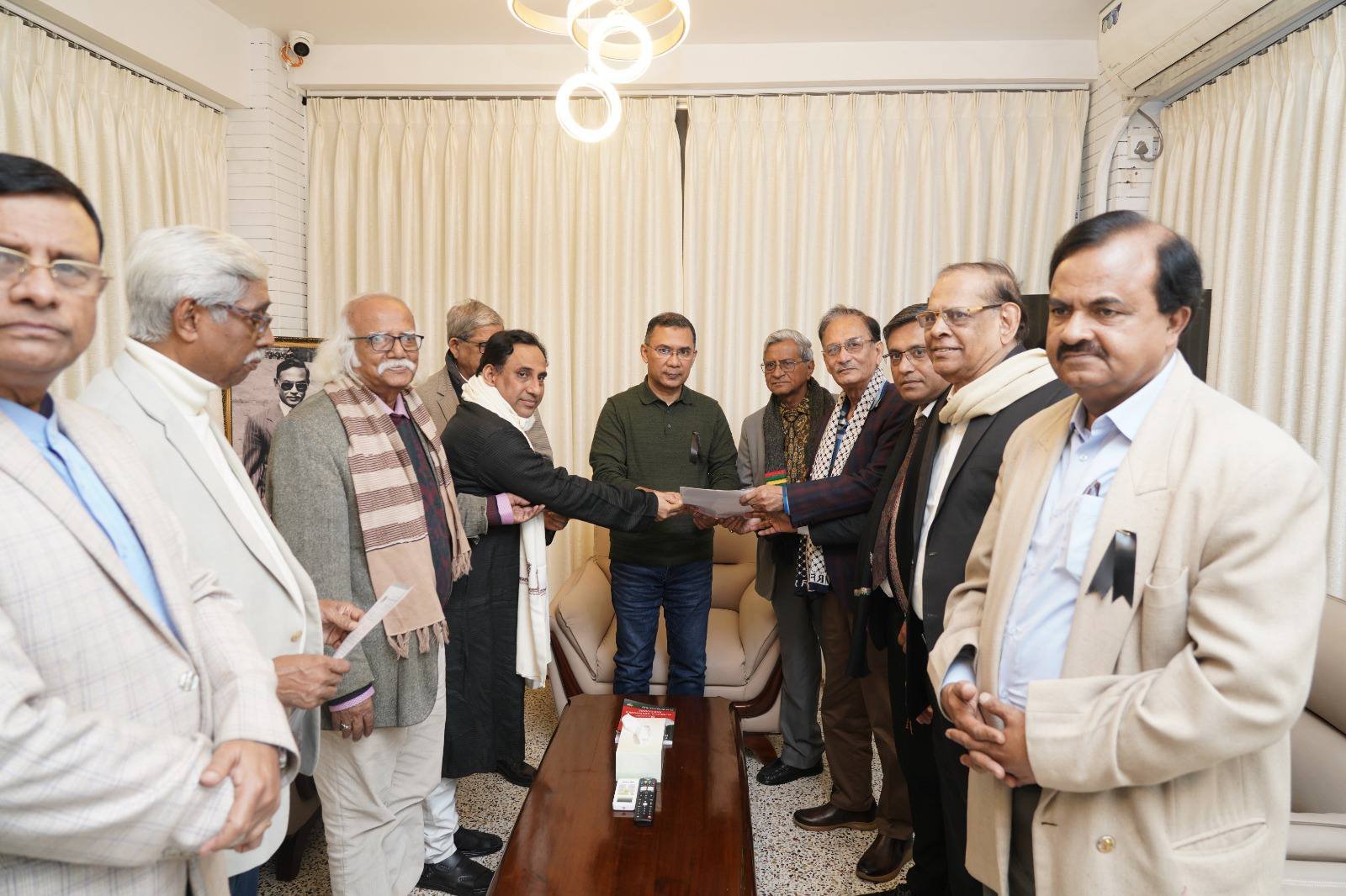 গুলশানে তারেক রহমানের সঙ্গে সৌজন্য সাক্ষাৎ করলেন হিন্দু বৌদ্ধ খ্রিস্টান ঐক্য পরিষদের নেতৃবৃন্দ