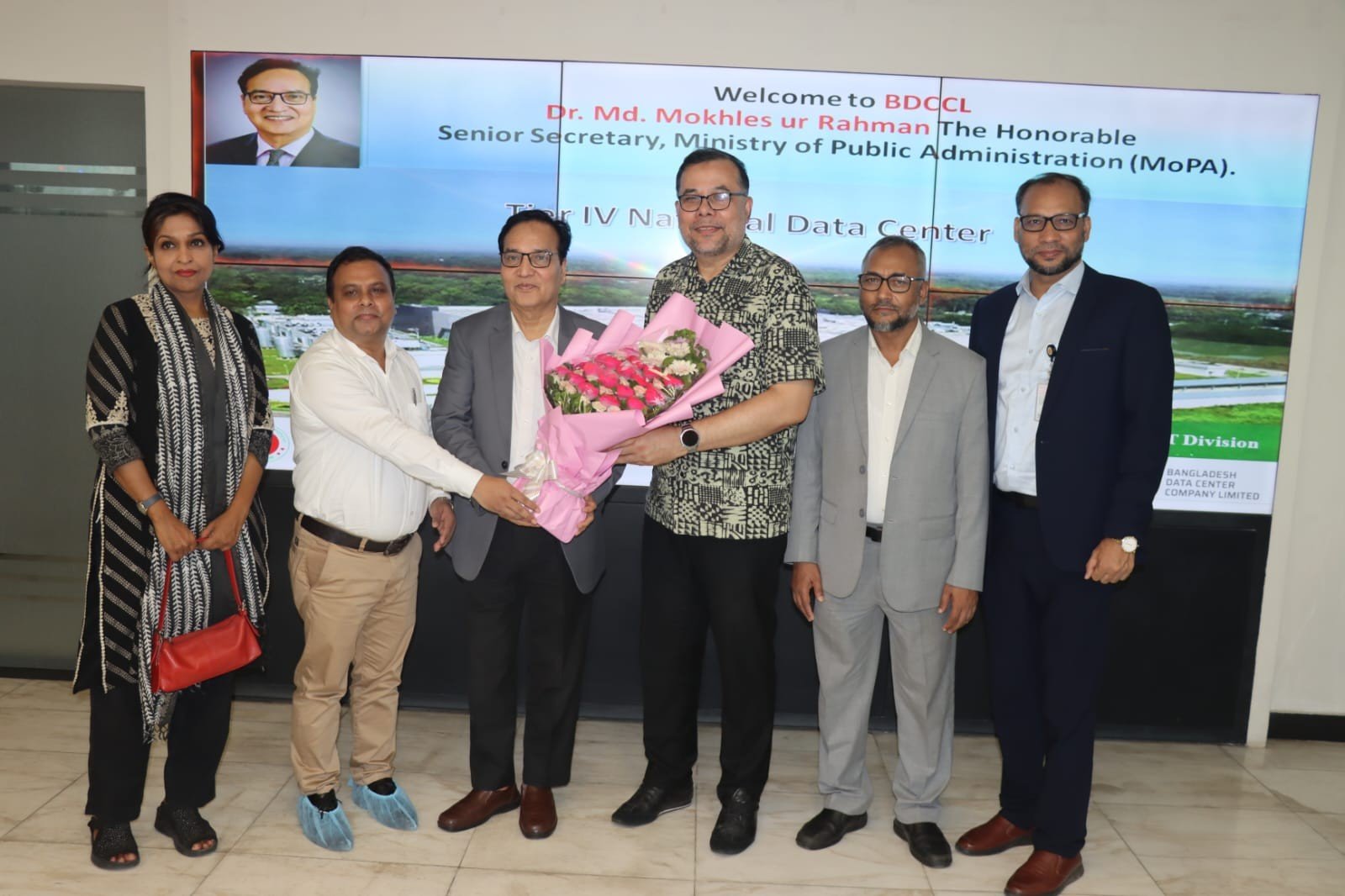 গাজীপুরে শাওমি স্মার্টফোন উৎপাদন কারখানা পরিদর্শন করলেন জনপ্রশাসন সচিব