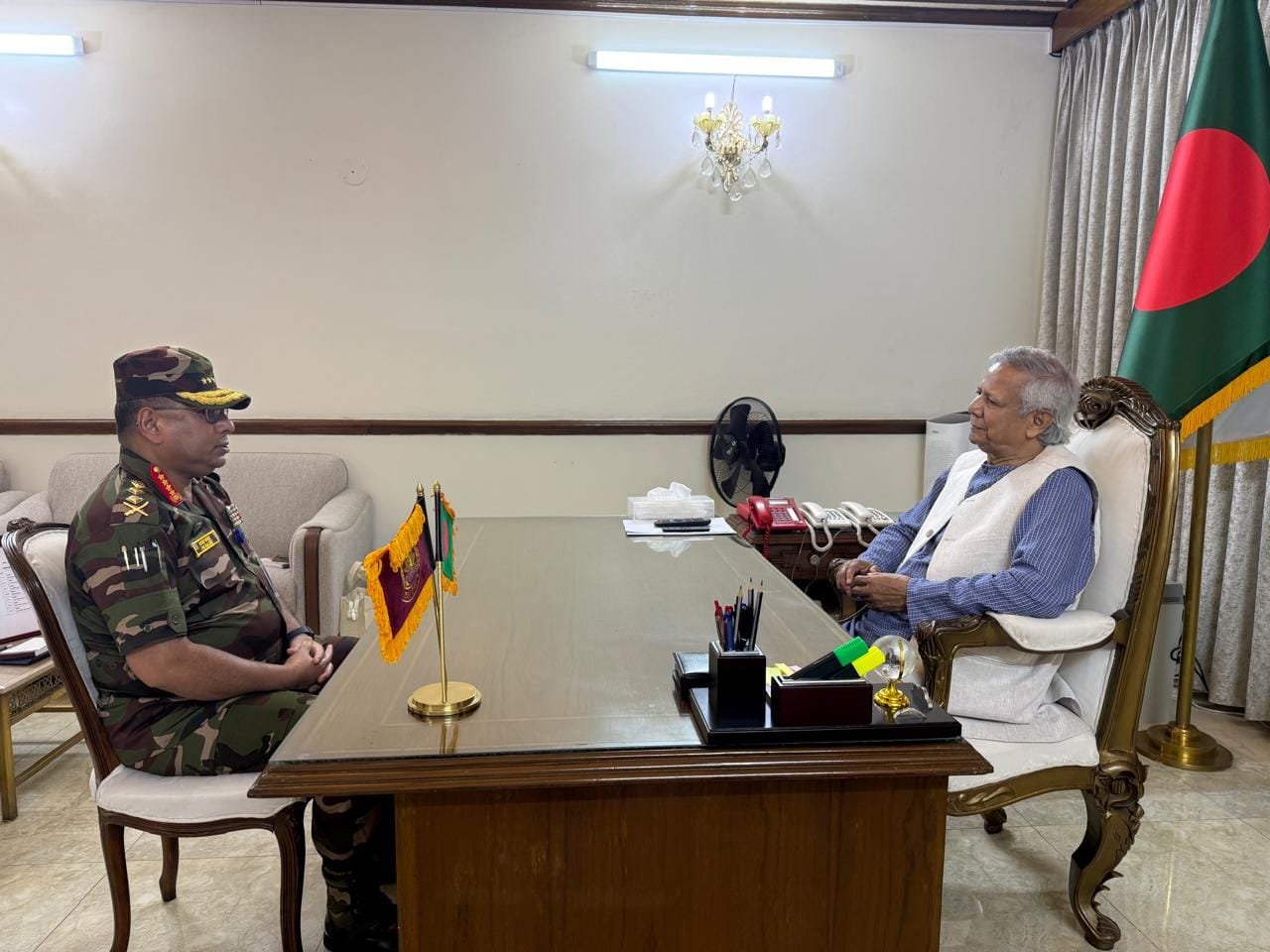 মাননীয় প্রধান উপদেষ্টার সাথে সৌজন্য সাক্ষাৎ করলেন সেনাবাহিনী প্রধান