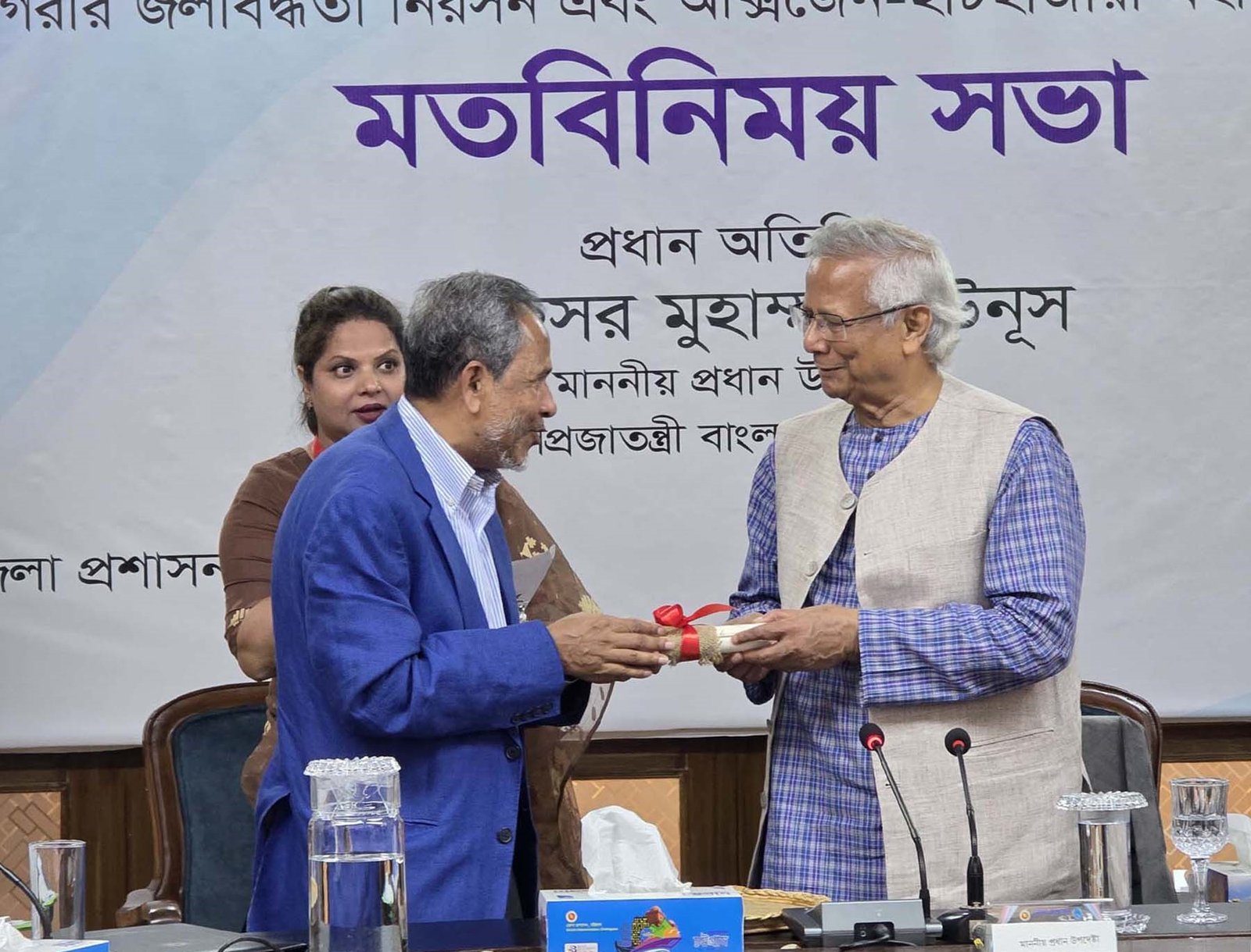 চট্টগ্রাম হার্ট ফাউন্ডেশন হাসপাতালের জন্য জমি বরাদ্দের দলিল হস্তান্তর করেছেন প্রধান উপদেষ্টা