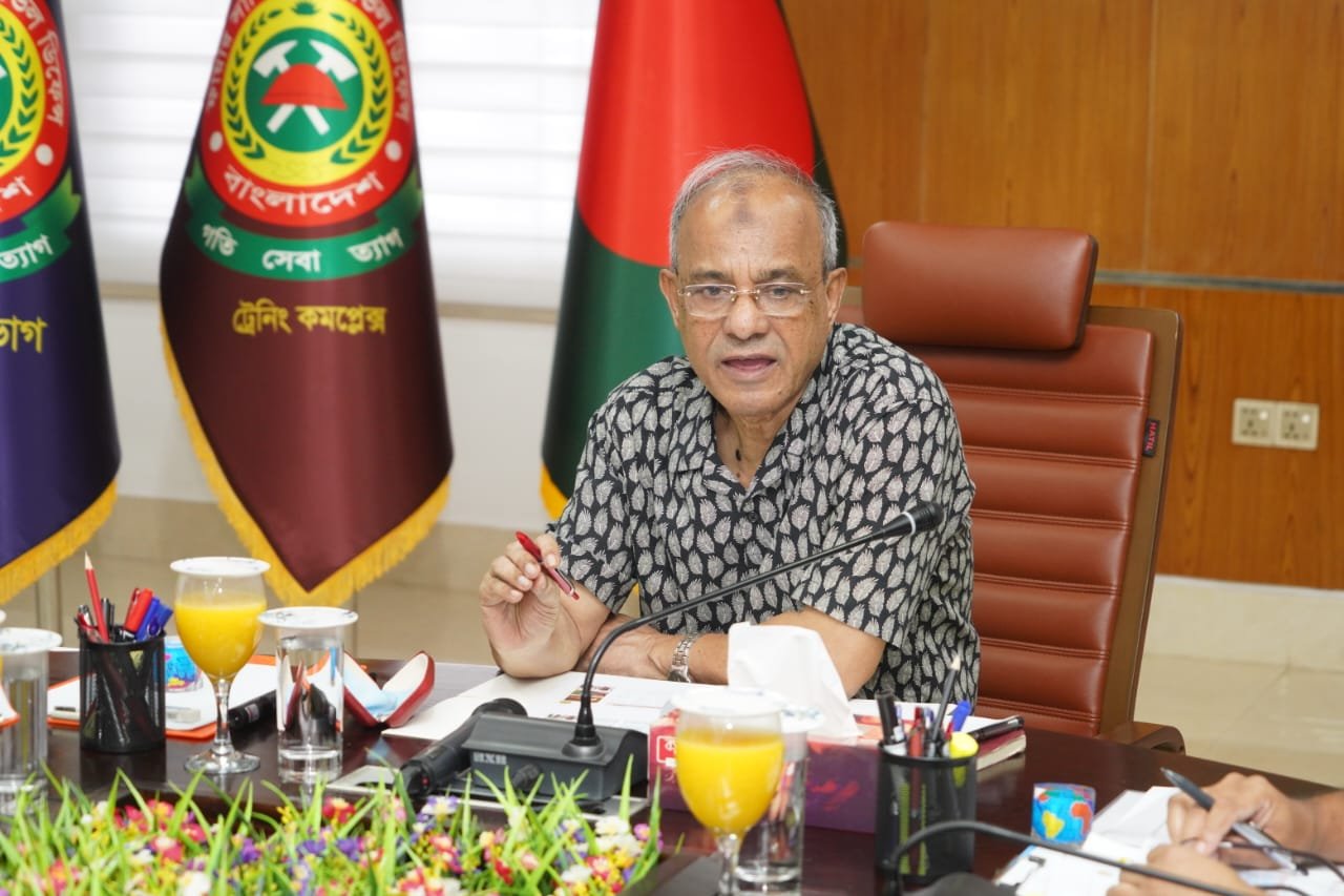 ফায়ার সার্ভিসকে সুনাম অক্ষুণ্ণ রেখে কাজ করার আহ্বান স্বরাষ্ট্র উপদেষ্টার