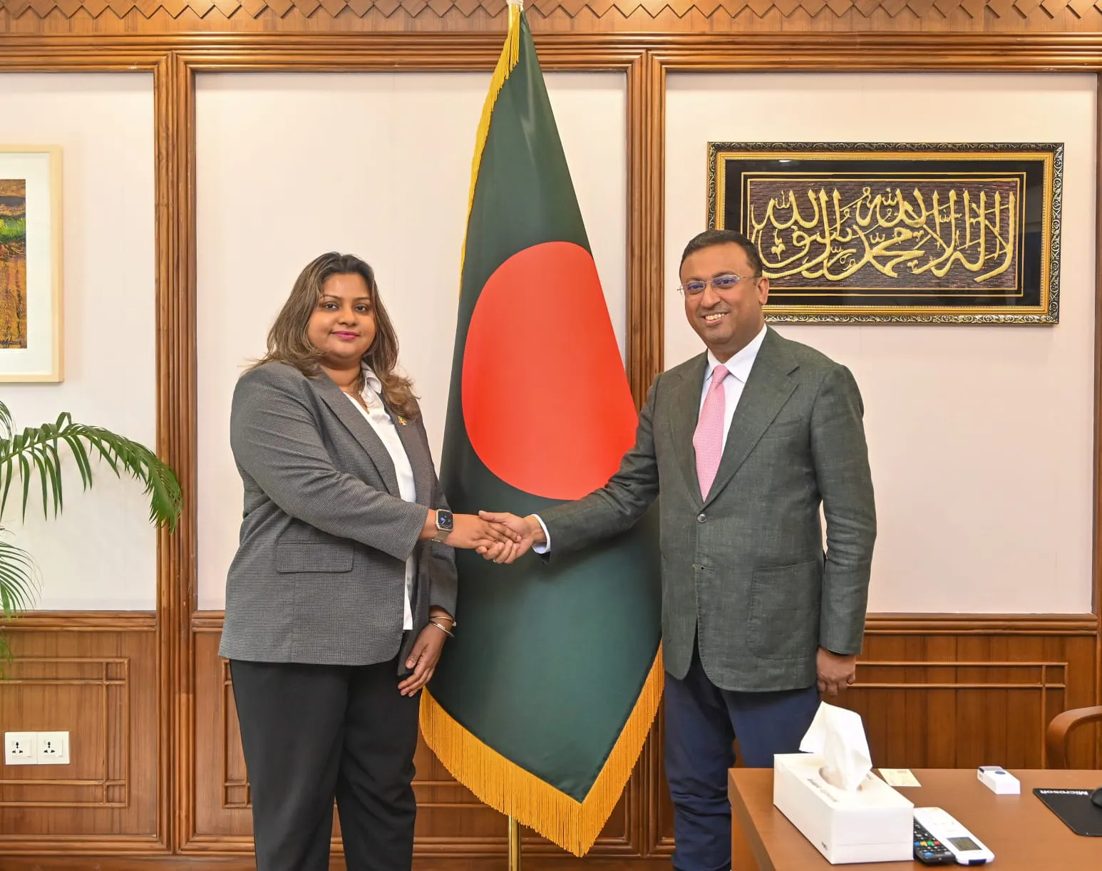 প্রধানমন্ত্রীর পররাষ্ট্রবিষয়ক উপদেষ্টার সঙ্গে সৌজন্য সাক্ষাৎ করলেন মালদ্বীপের হাইকমিশনার