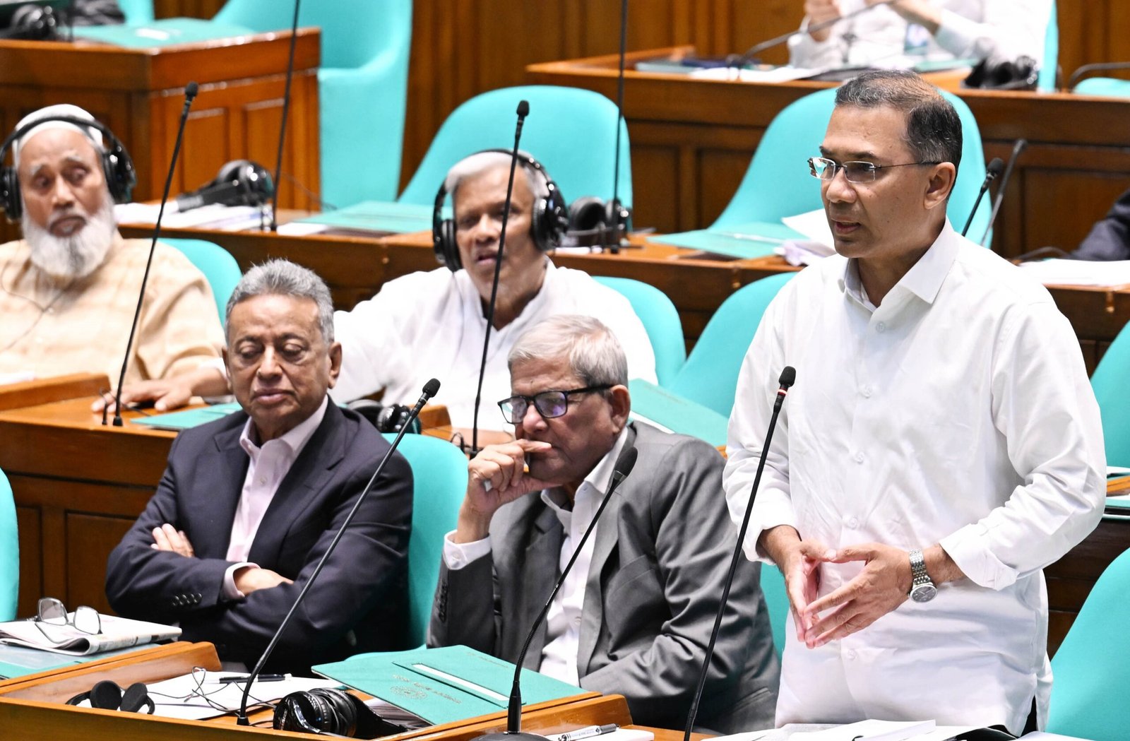 জ্বালানি সংকট নিরসনে ১০ সদস্যের যৌথ কমিটি গঠনের প্রস্তাব দিয়েছেন প্রধানমন্ত্রী তারেক রহমান