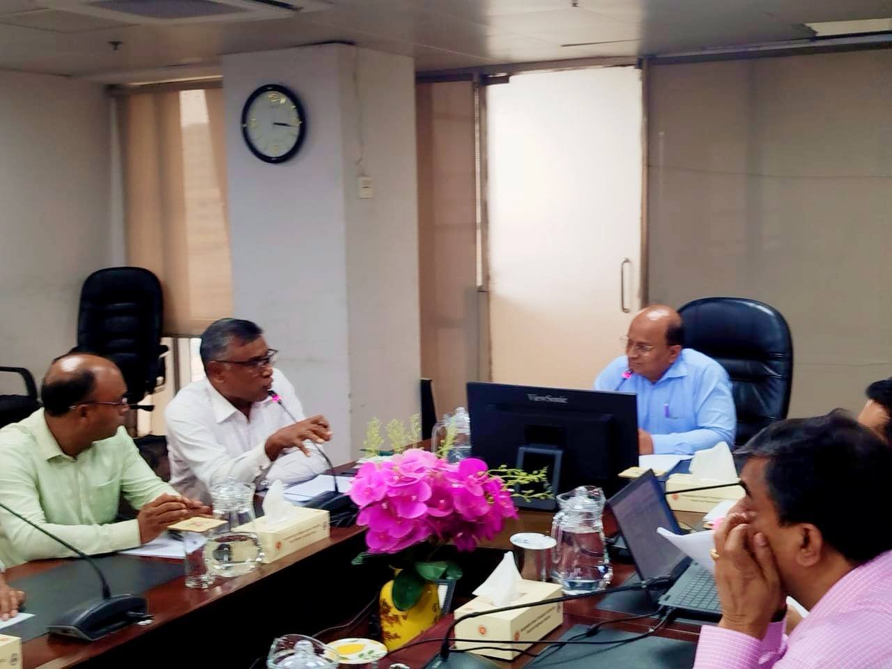 সড়ক পরিবহন আইন ও বিধিমালা যুগোপযোগীকরণে বিআরটিএ'র মতবিনিময় সভায় বক্তব্য দেন শ্রমিক নেতা হুমায়ুন কবির খান