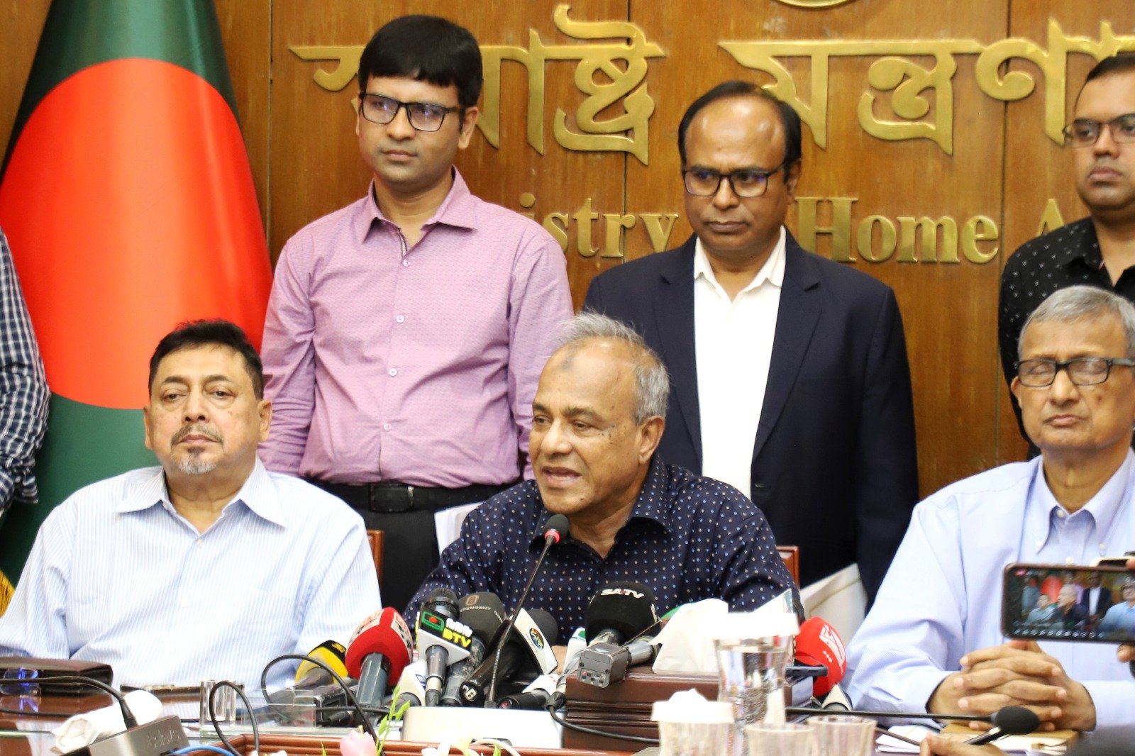 বাংলাদেশ থেকে বৈধ পথে আরও কর্মী নিতে আগ্রহী ইতালি- স্বরাষ্ট্র উপদেষ্টা