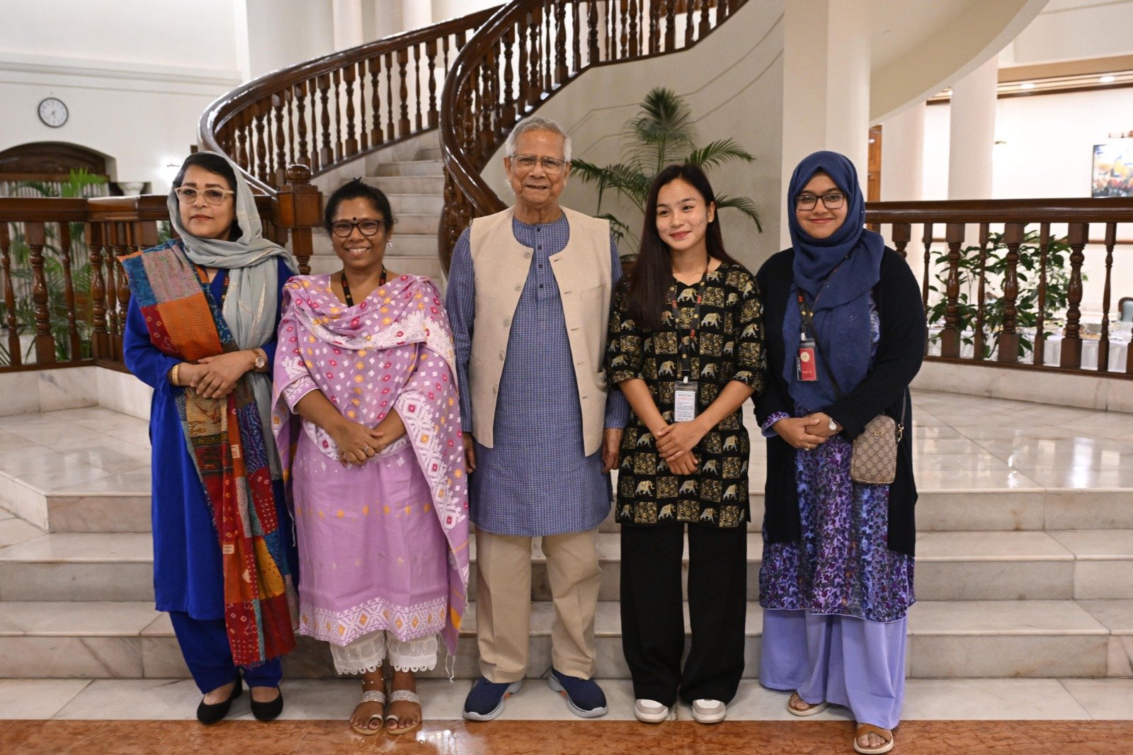 রোকেয়া পদকজয়ীদের সংবর্ধনা দিলেন প্রধান উপদেষ্টা
