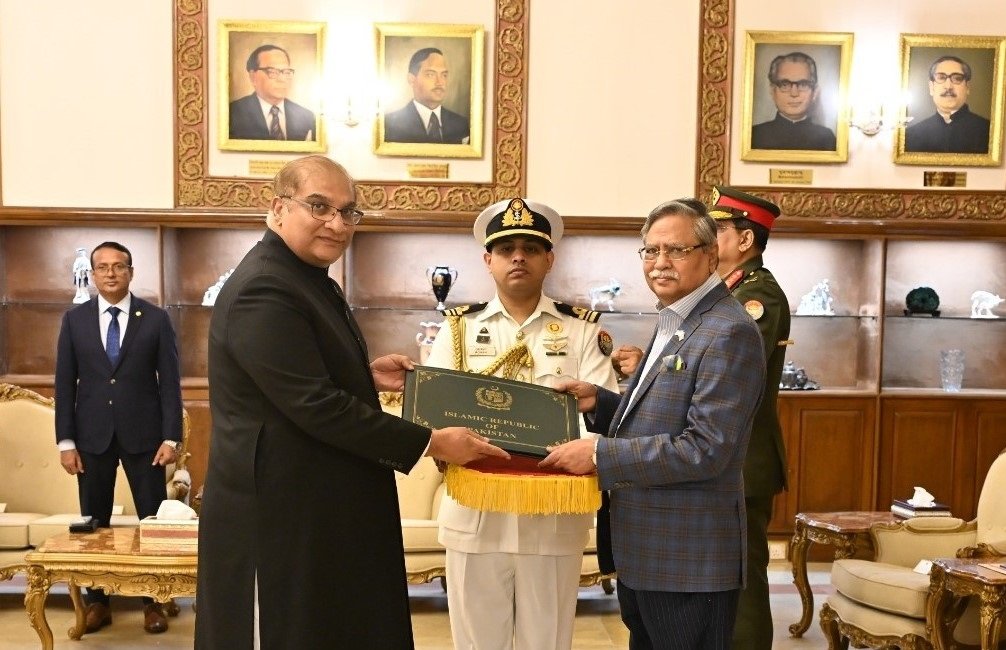 রাষ্ট্রপতির কাছে পরিচয়পত্র পেশ করলেন বাংলাদেশে নিযুক্ত নতুন পাকিস্তানের হাইকমিশনার
