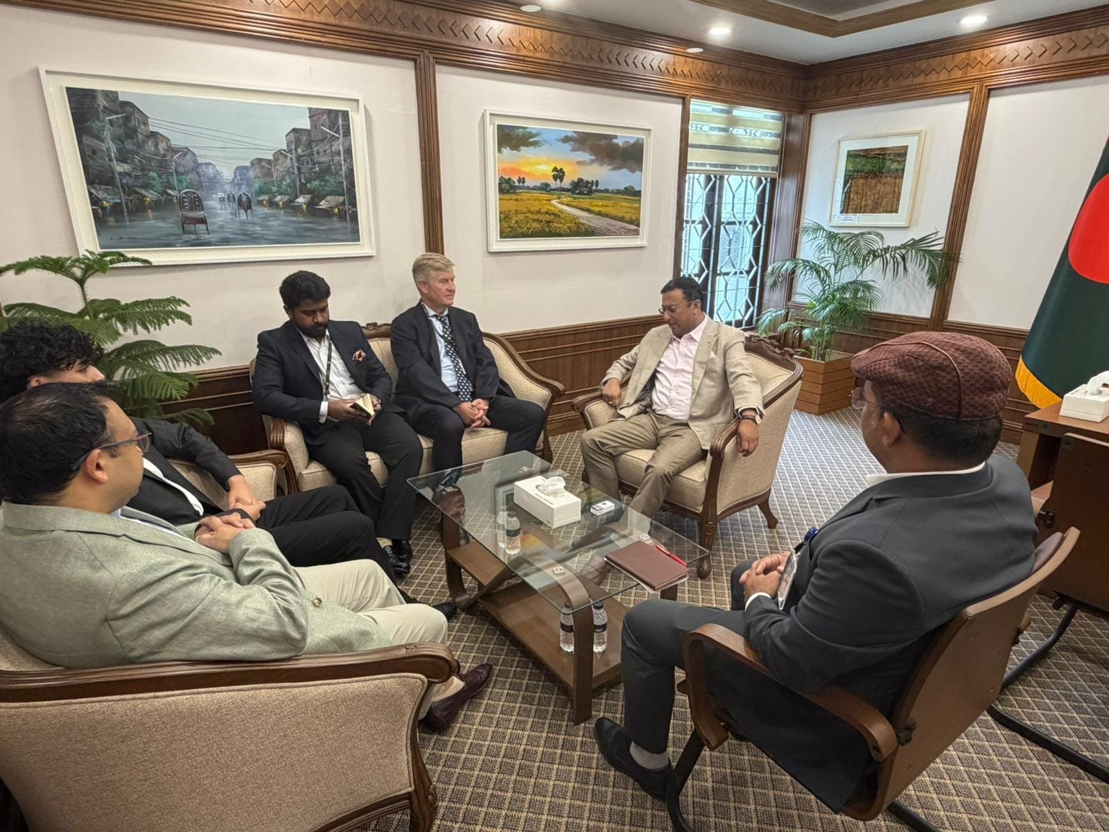 প্রধানমন্ত্রীর পররাষ্ট্র বিষয়ক উপদেষ্টা হুমায়ুন কবীরের সঙ্গে সৌজন্য সাক্ষাৎ করলেন আন্তর্জাতিক জলবায়ু প্রতিনিধিদল