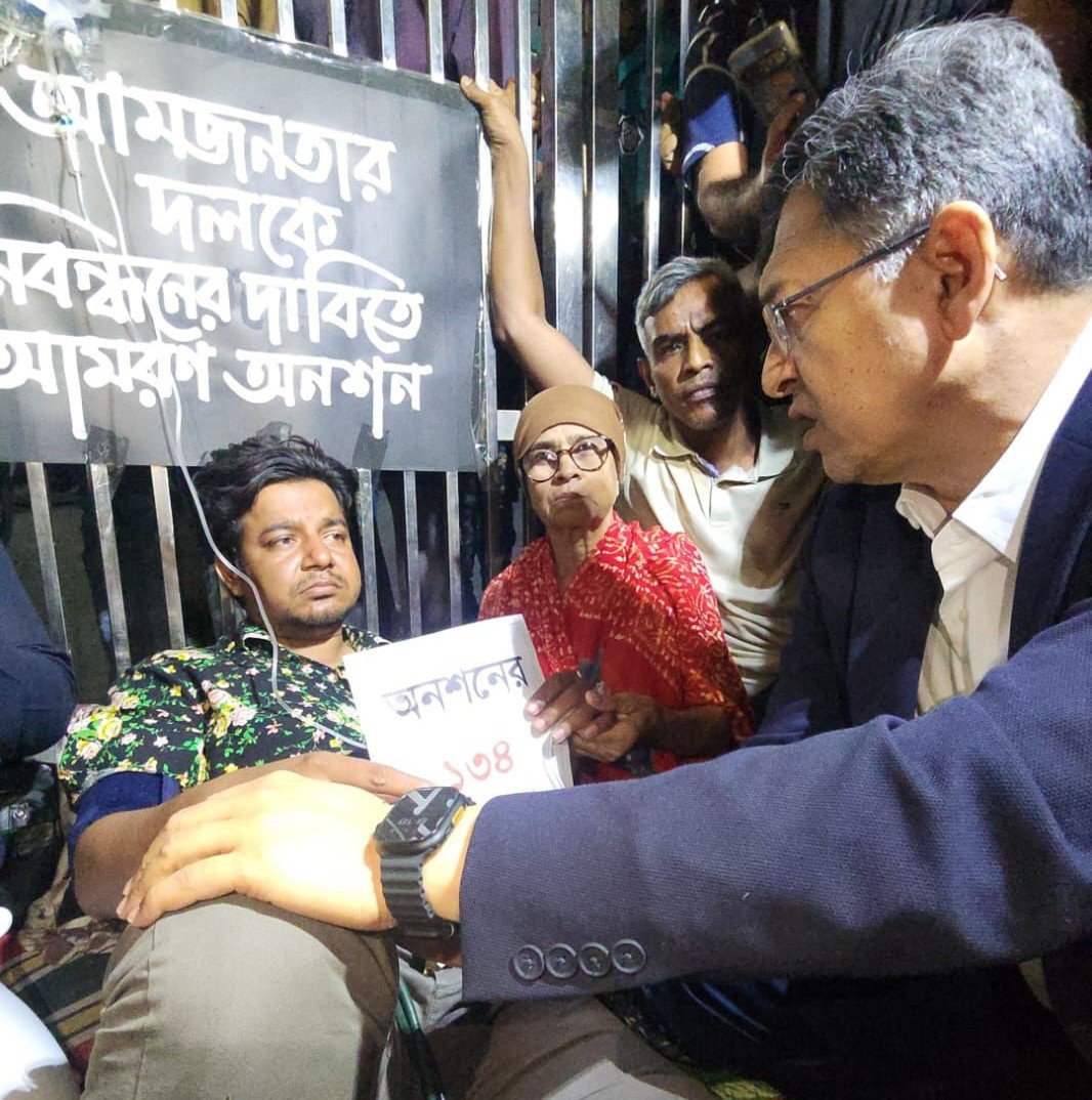সালাউদ্দিন আহমেদের অনুরোধে অনশন ভাঙলেন আমজনতা দলের সদস্য সচিব তারেক রহমান