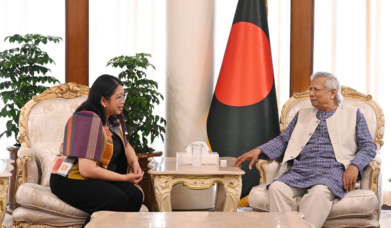 ফিলিপাইনের রাষ্ট্রদূত নিনা পি. কেংলেট প্রধান উপদেষ্টার সাথে সাক্ষাৎ করেছেন