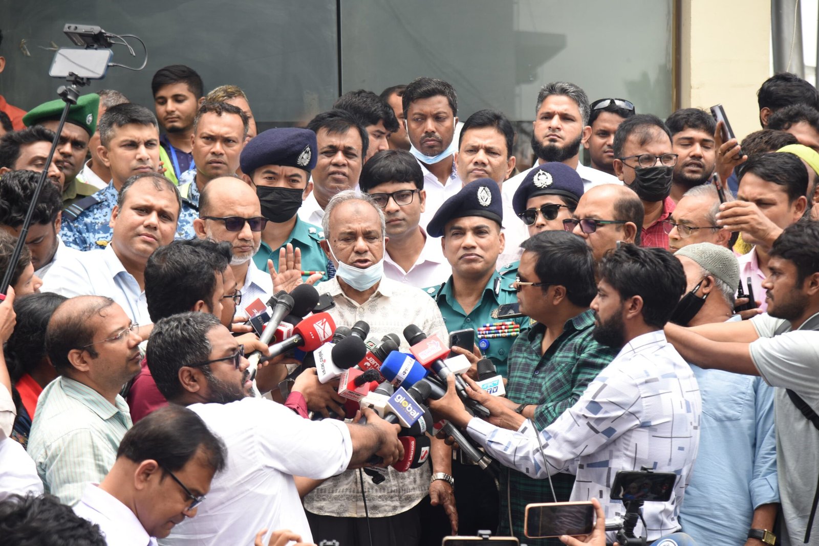 বাংলাদেশে বর্তমানে কোনো ধরনের জঙ্গিবাদ নেই- স্বরাষ্ট্র ও কৃষি উপদেষ্টা