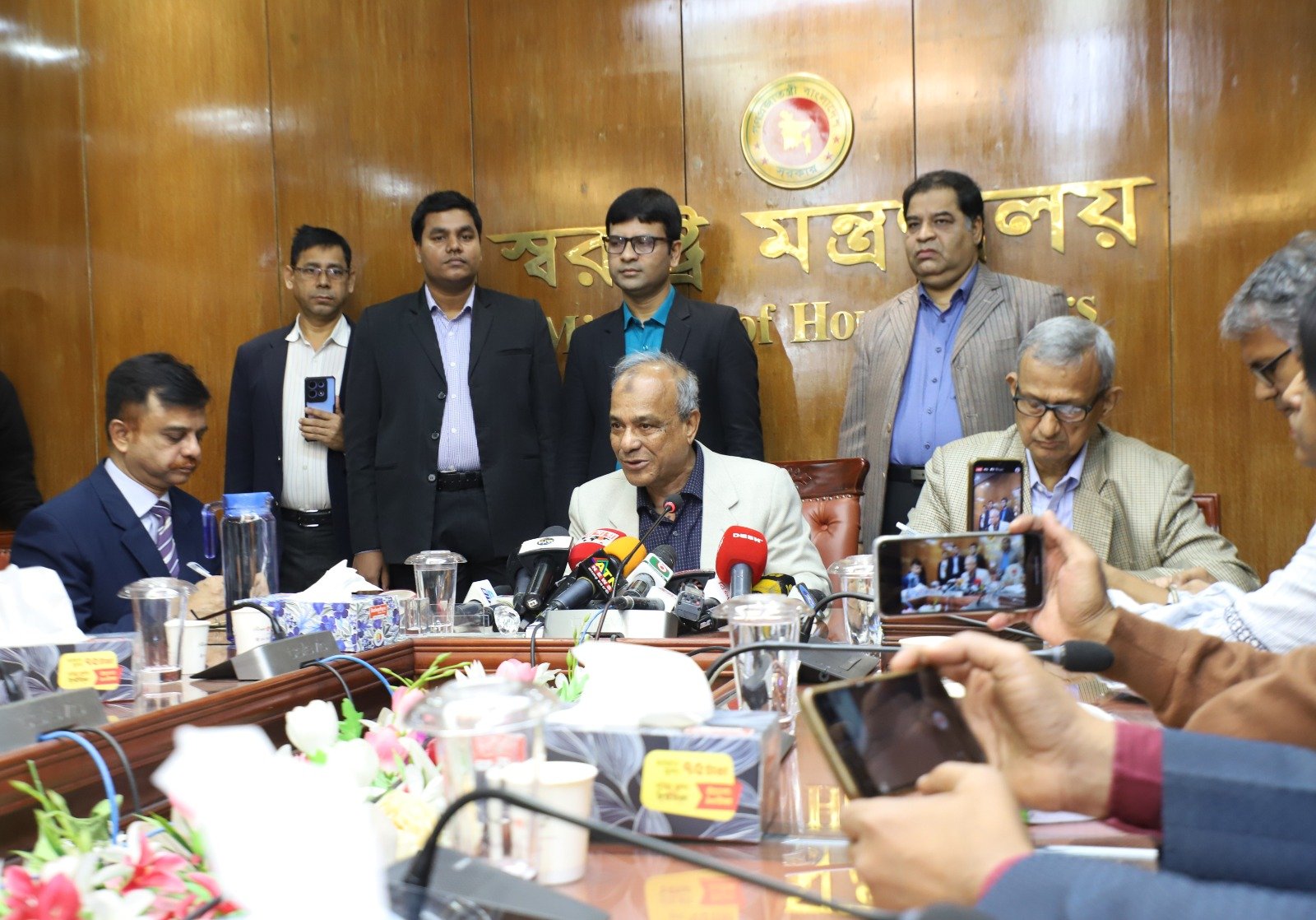 বিডিআর হত্যাকাণ্ডের ন্যায়বিচার নিশ্চিতকরণে আগামী ০৫ (পাঁচ) কার্যদিবসের মধ্যে একটি তদন্ত কমিটি গঠন করা হবে- স্বরাষ্ট্র উপদেষ্টা
