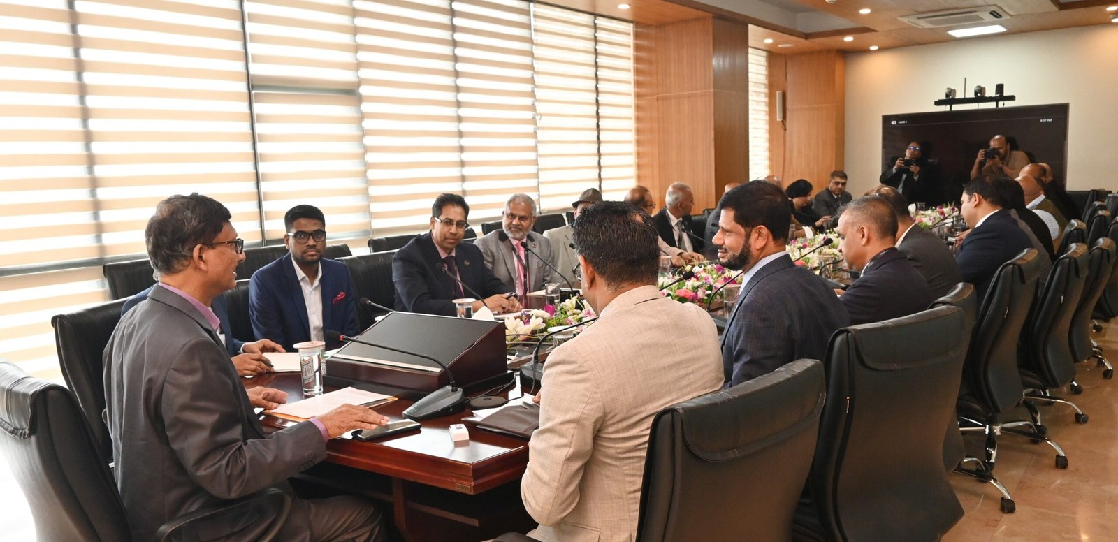 ইবিএফসিআই প্রতিনিধিদল পররাষ্ট্র উপদেষ্টা মোঃ তৌহিদ হোসেনের সাথে সৌজন্য সাক্ষাৎ করেন