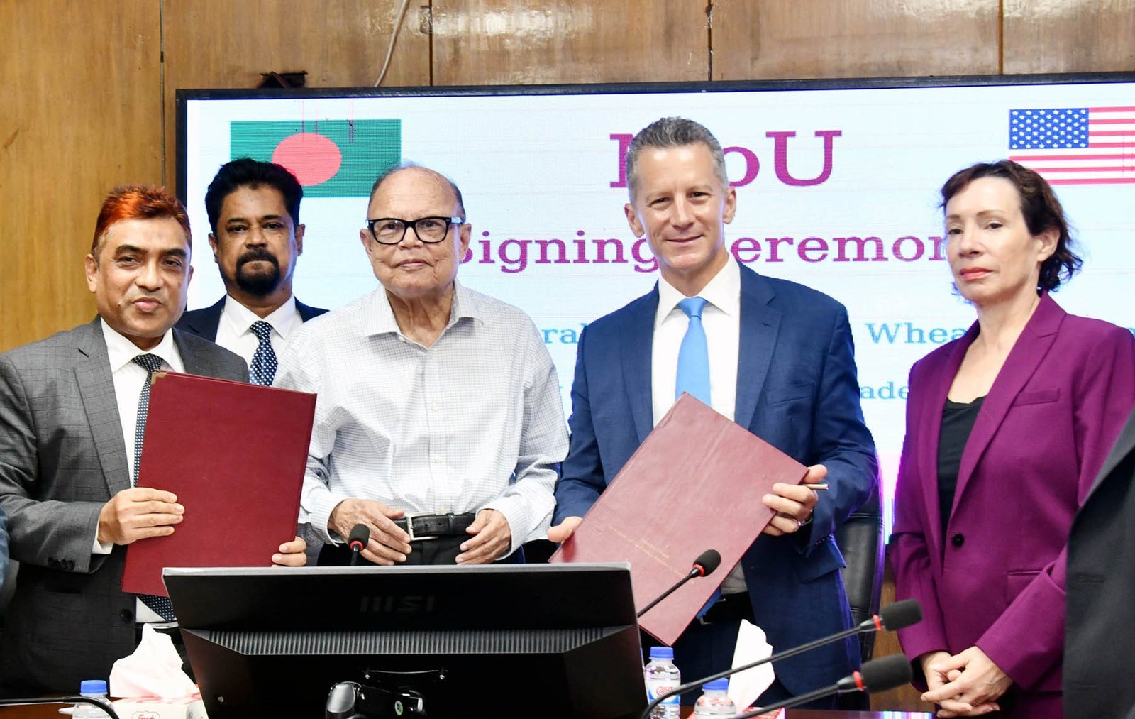 গম আমদানির লক্ষ্যে বাংলাদেশ ও যুক্তরাষ্ট্রের মধ্যে সমঝোতা স্মারক স্বাক্ষর