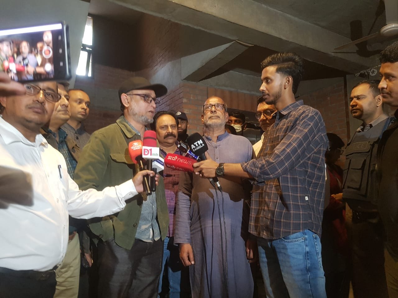ছায়ানট ভবনে হামলা, সিসিটিভি দেখে জড়িতদের আইনের আওতায় আনা হবে : সংস্কৃতি উপদেষ্টা