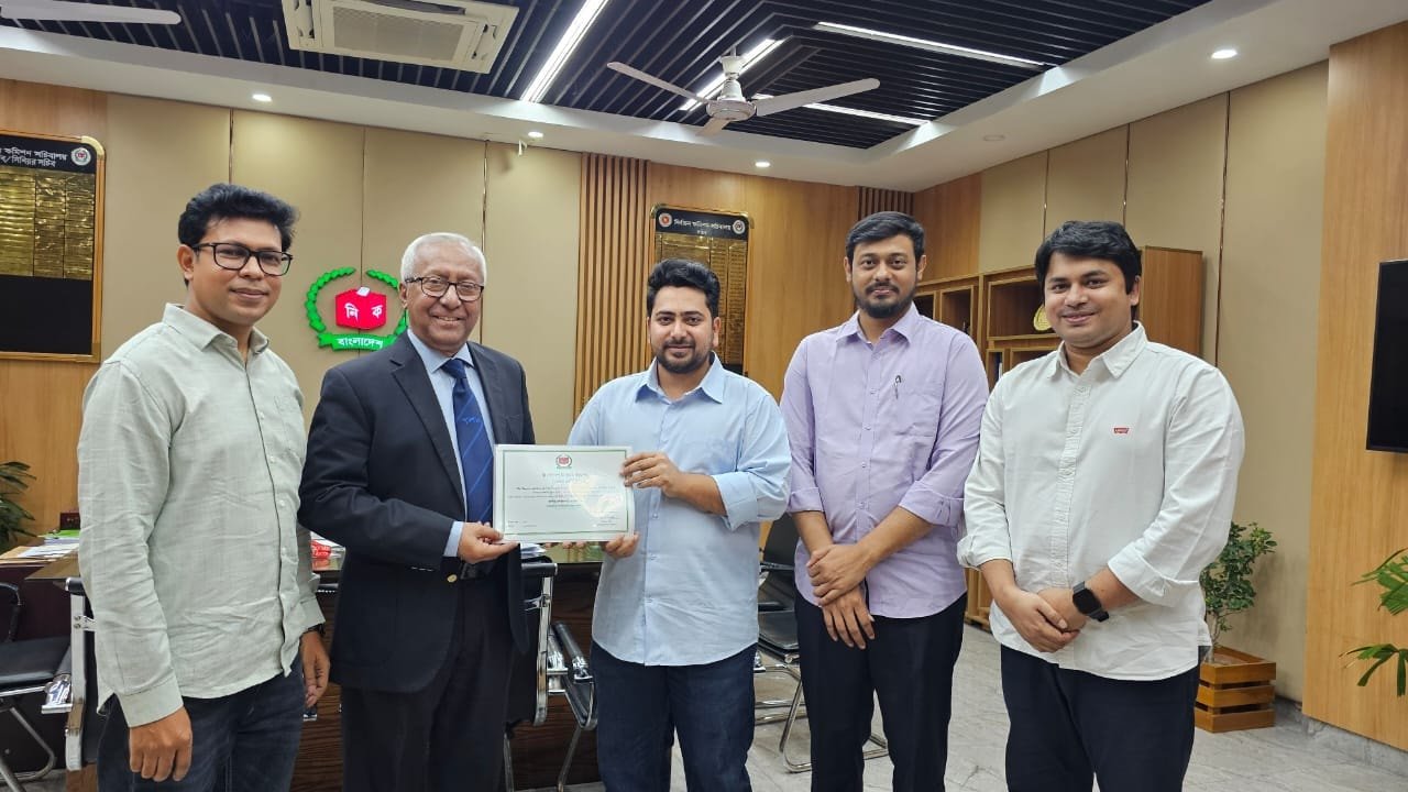 আনুষ্ঠানিক নিবন্ধন সনদ পেল জাতীয় নাগরিক পার্টি (এনসিপি)