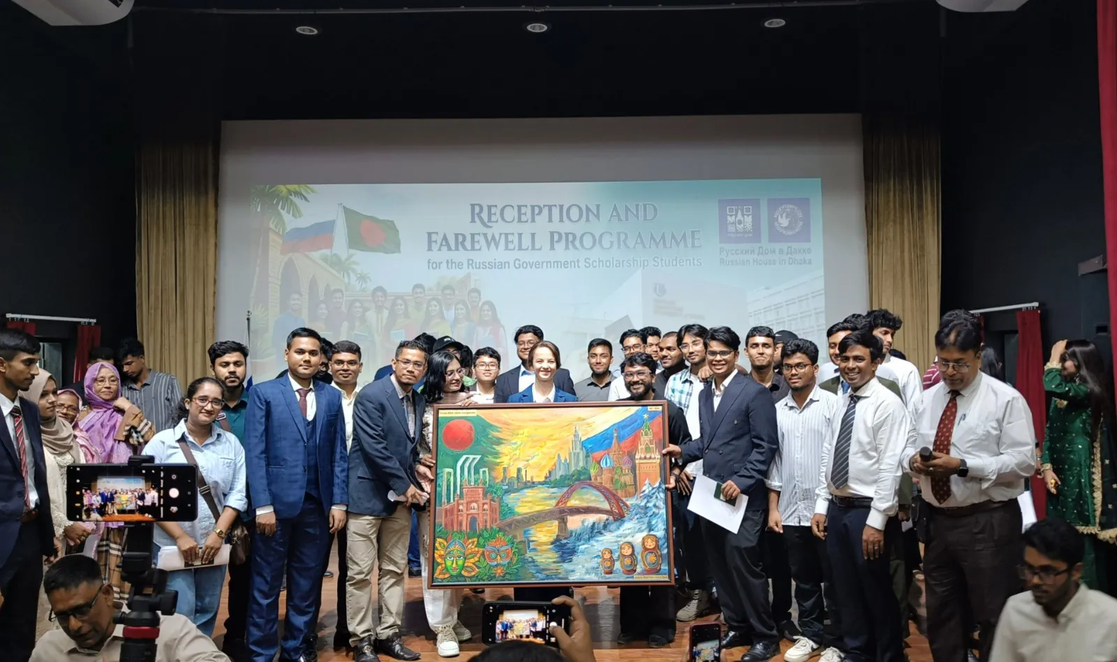 রাশিয়ায় যাত্রা শুরুর আগে পাসপোর্ট ও ভিসা গ্রহণ করলেন রাশিয়ান গভর্মেন্ট স্কলারশিপপ্রাপ্ত শিক্ষার্থীরা