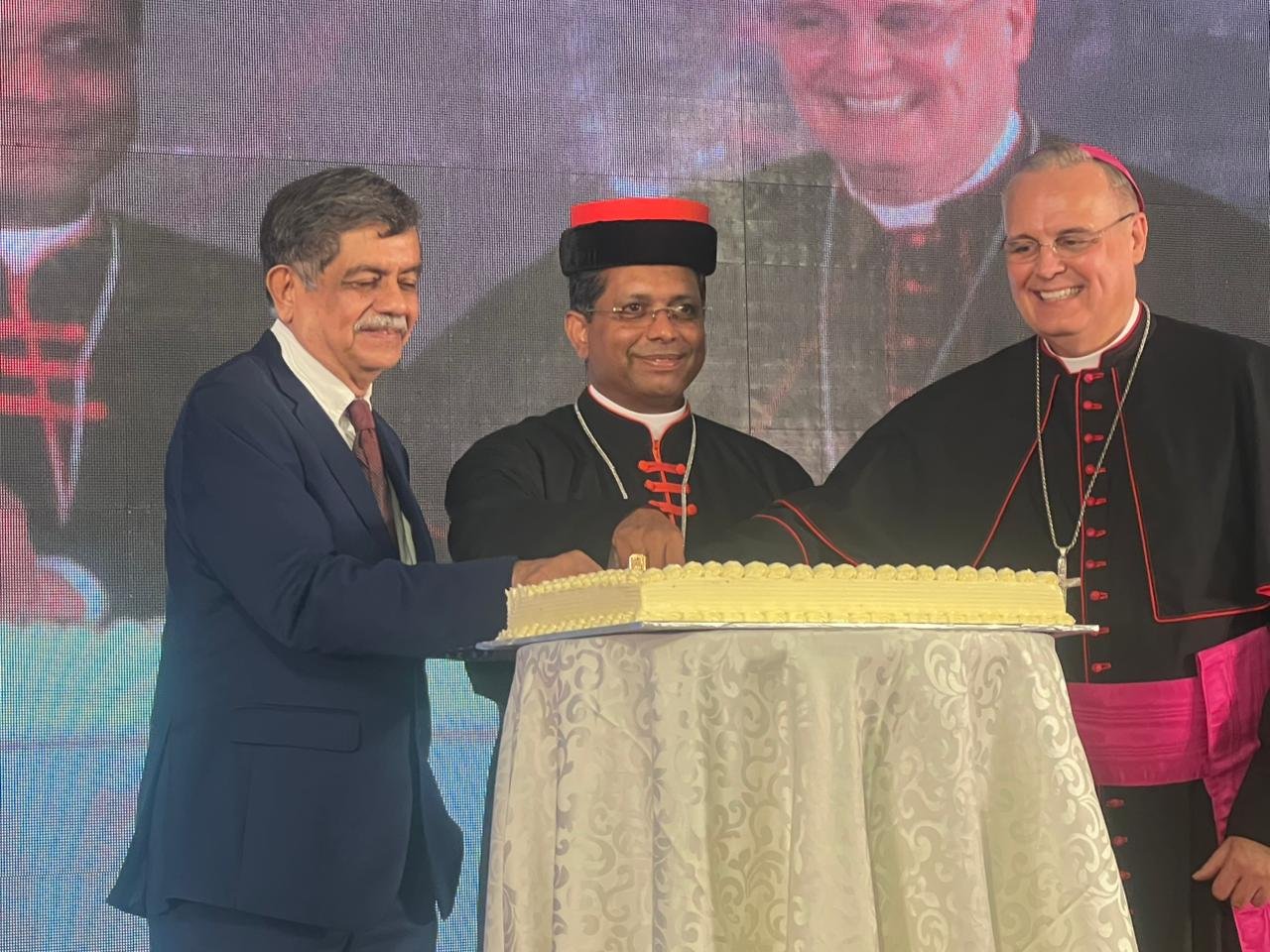 আন্তঃধর্মীয় সংলাপ পৃথিবীতে শান্তি, সংহতি, নিরাময় এবং ন্যায়বিচারের পথে সহায়ক: আর্চবিশপ র্যান্ডেল