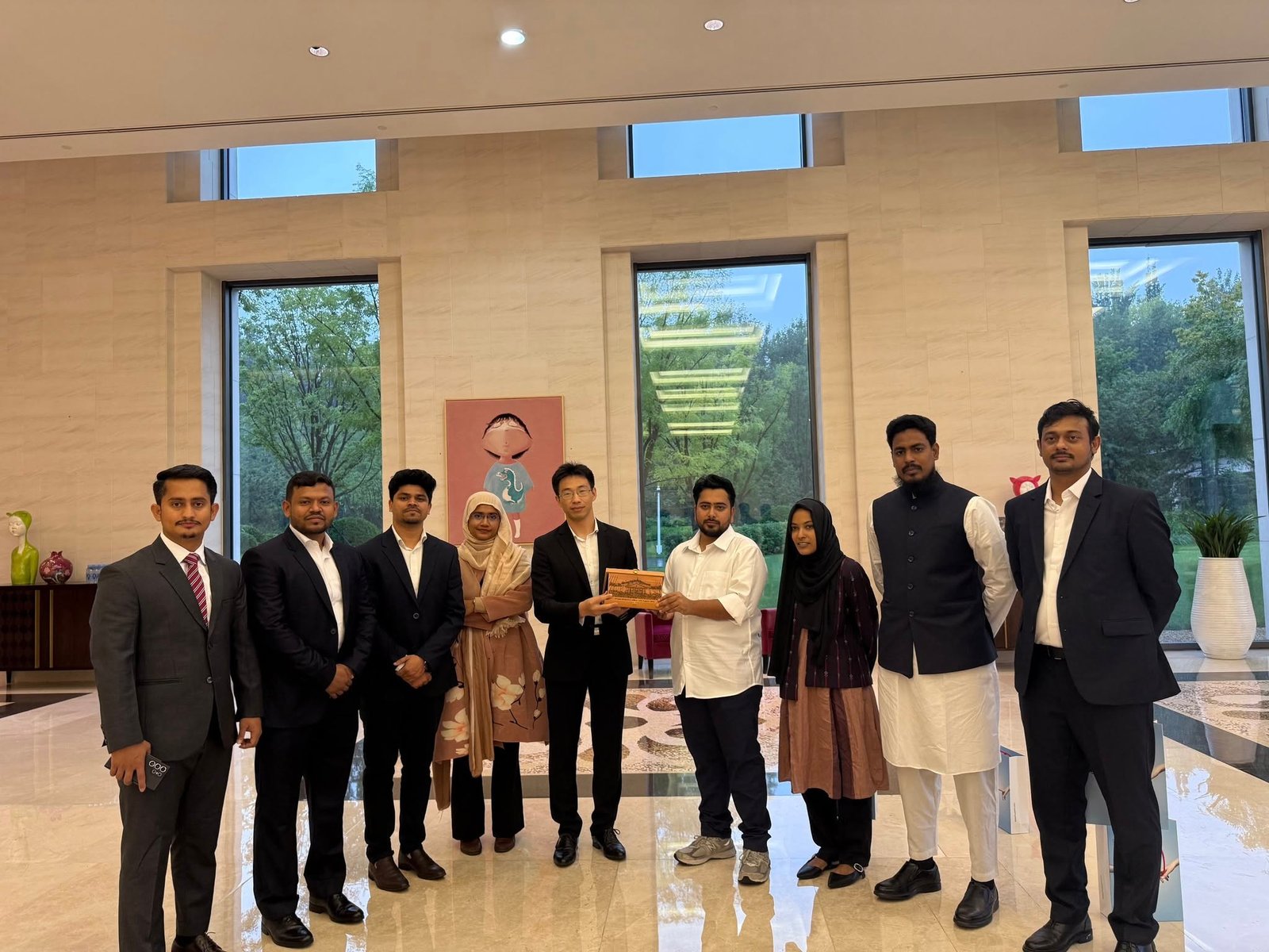 চীন সফরে হুয়াওয়ের এক্সিবিশন সেন্টার পরিদর্শন করলেন এনসিপি প্রতিনিধি দল