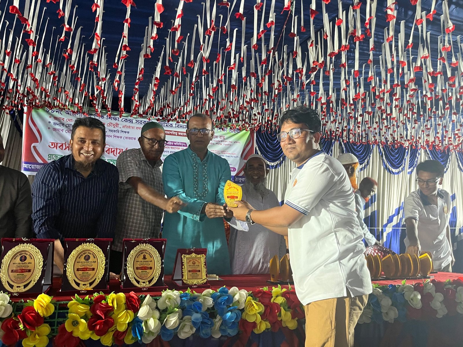 পীরগঞ্জ, ঠাকুরগাঁওয়ে অবসরপ্রাপ্ত শিক্ষকদের সম্মাননা ও মেধাবী প্রাক্তন শিক্ষার্থীদের স্বীকৃতি প্রদান