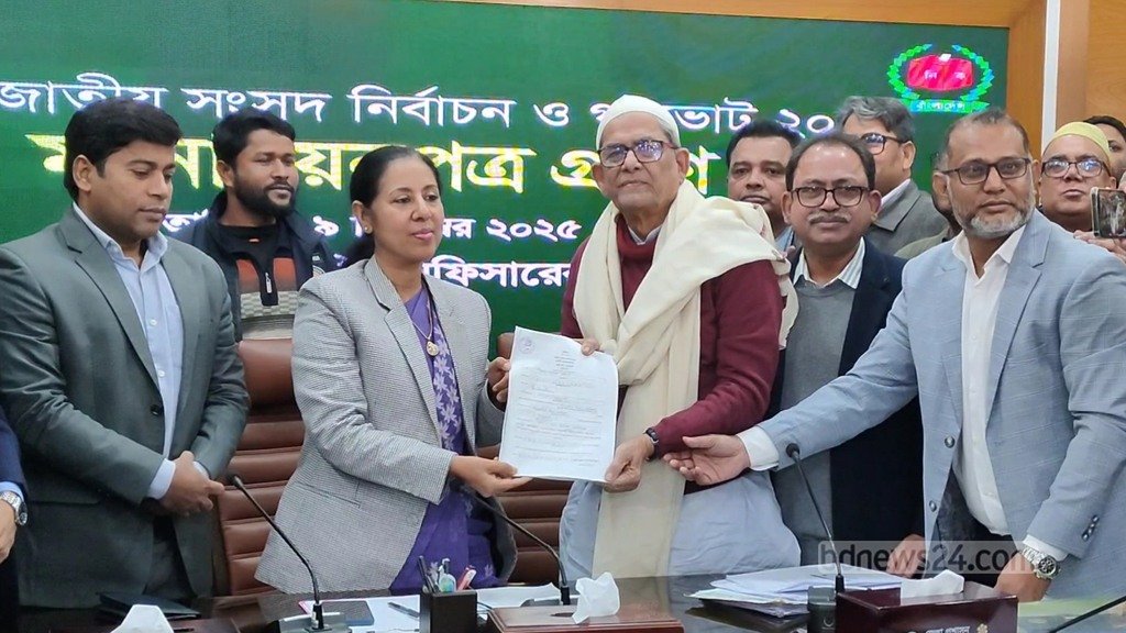 ত্রয়োদশ জাতীয় সংসদ নির্বাচনে ঠাকুরগাঁও-১ আসনে মনোনয়ন জমা দিলেন বিএনপির মহাসচিব মির্জা ফখরুল ইসলাম আলমগীর