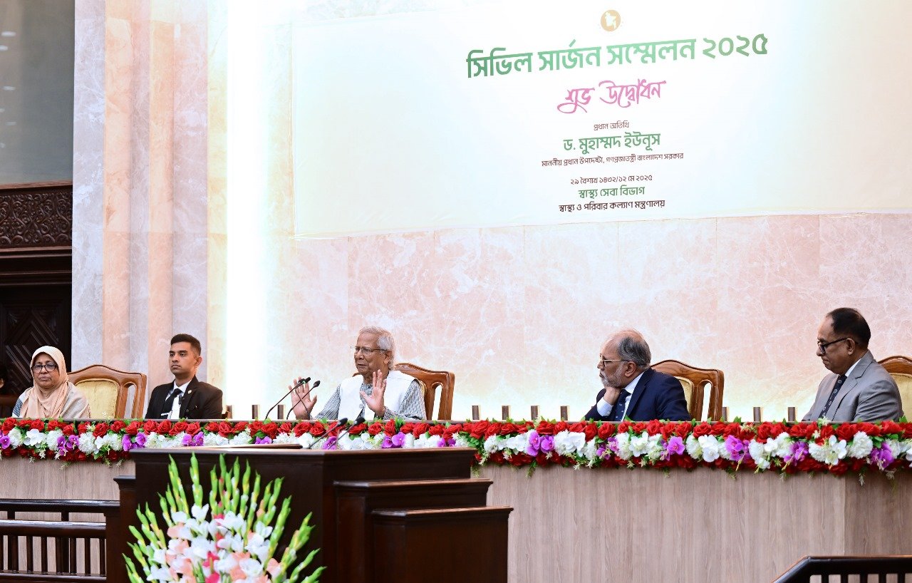 সবাইকে স্বাস্থ্যসেবা নিশ্চিত করতে চিকিৎসকদের আহ্বান প্রধান উপদেষ্টার