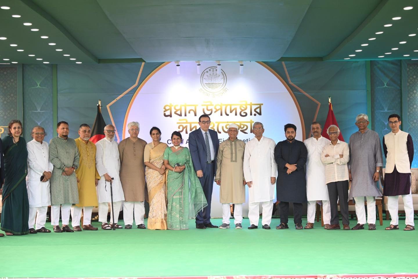 ঈদুল ফিতর উপলক্ষে বিশিষ্ট ব্যক্তিবর্গ ও কূটনীতিকদের সঙ্গে ঈদ শুভেচ্ছা বিনিময় করলেন প্রধান উপদেষ্টা