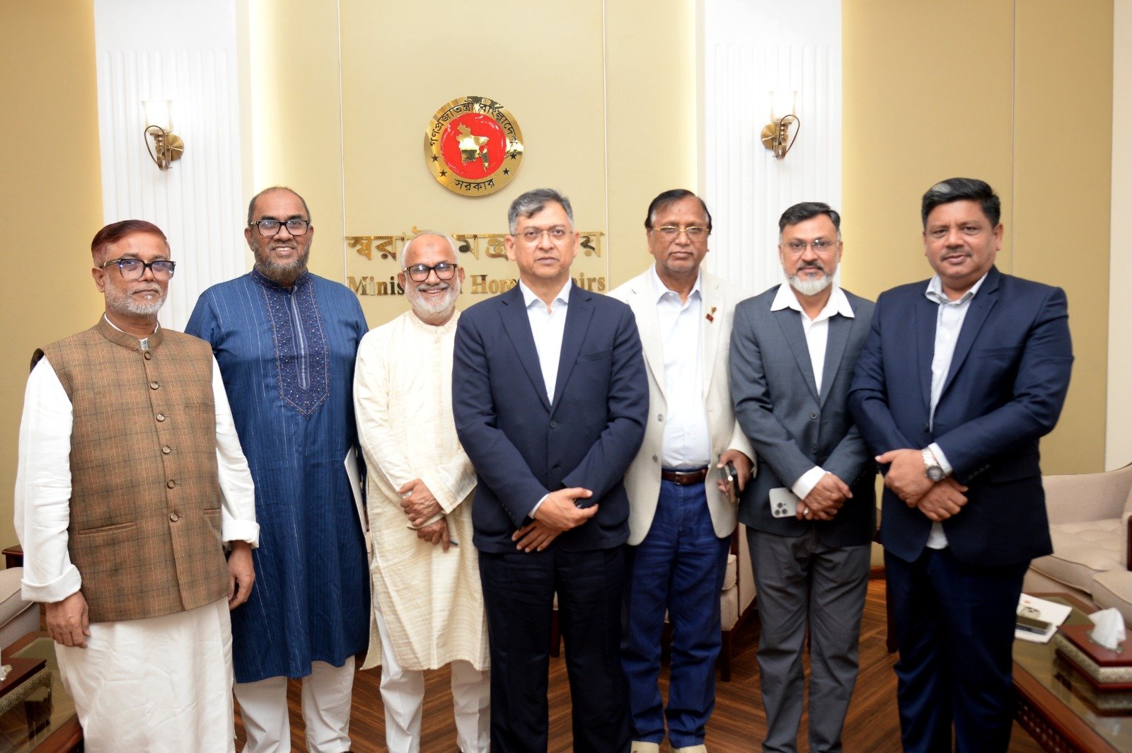 স্বরাষ্ট্রমন্ত্রীর সঙ্গে সৌজন্য সাক্ষাৎ করলেন নবনিযুক্ত ছয় সিটি প্রশাসক