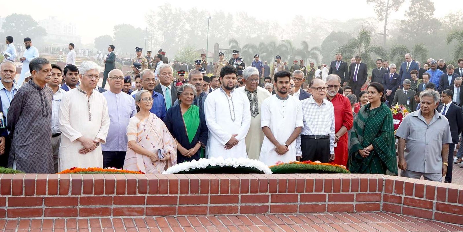 স্বাধীনতা দিবস উপলক্ষে জাতীয় স্মৃতিসৌধে শ্রদ্ধা জানালেন বিভিন্ন মন্ত্রণালয়ের উপদেষ্টাগণ