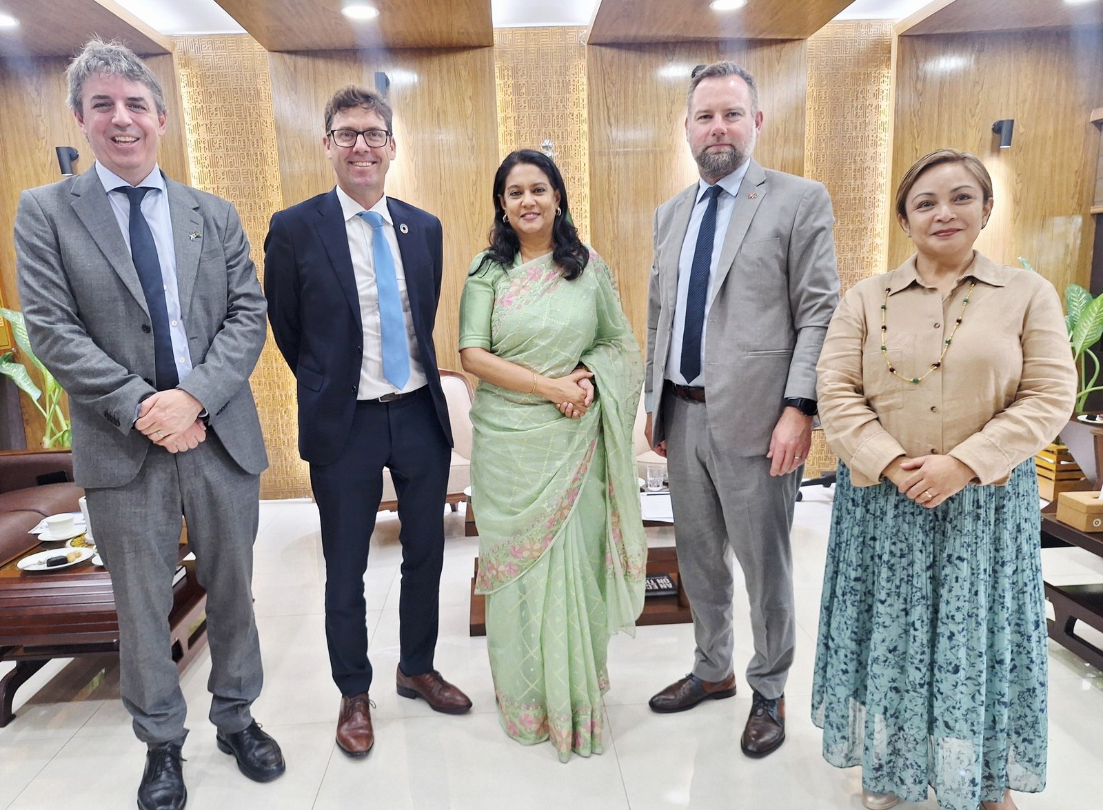 অভিযোজন অর্থায়ন, ন্যায়সঙ্গত রূপান্তর ও মানুষকেন্দ্রিক বিনিয়োগে জোর নর্ডিক রাষ্ট্রদূতদের সঙ্গে বৈঠকে রিজওয়ানা হাসানের আহ্বান