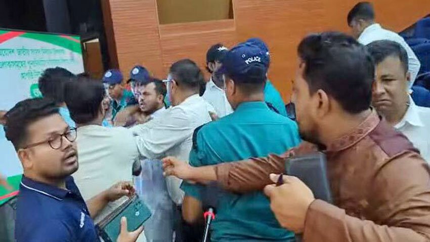 ব্রাহ্মণবাড়িয়া-২ ও ৩ আসনের শুনানিতে ইসিতে হাতাহাতি-উত্তেজনা