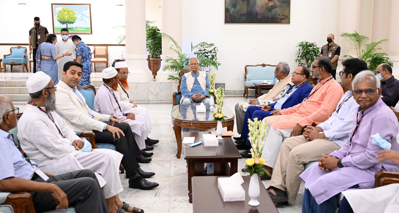 আরও কিছু রাজনৈতিক দলের সঙ্গে বৈঠকে করেছেন প্রধান উপদেষ্টা