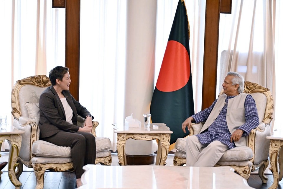 প্রধান উপদেষ্টার সাথে বিদায়ী সাক্ষাৎ করলেন অস্ট্রেলিয়ার ভারপ্রাপ্ত রাষ্ট্রদূত
