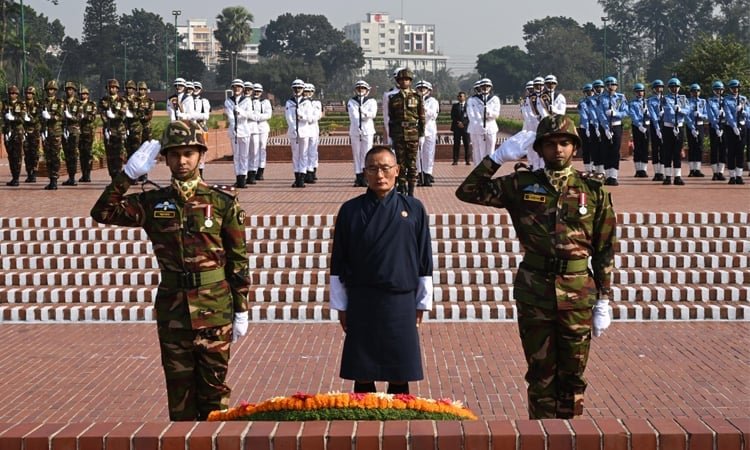 জাতীয় স্মৃতিসৌধে শ্রদ্ধা নিবেদন করলেন ভুটানের প্রধানমন্ত্রী