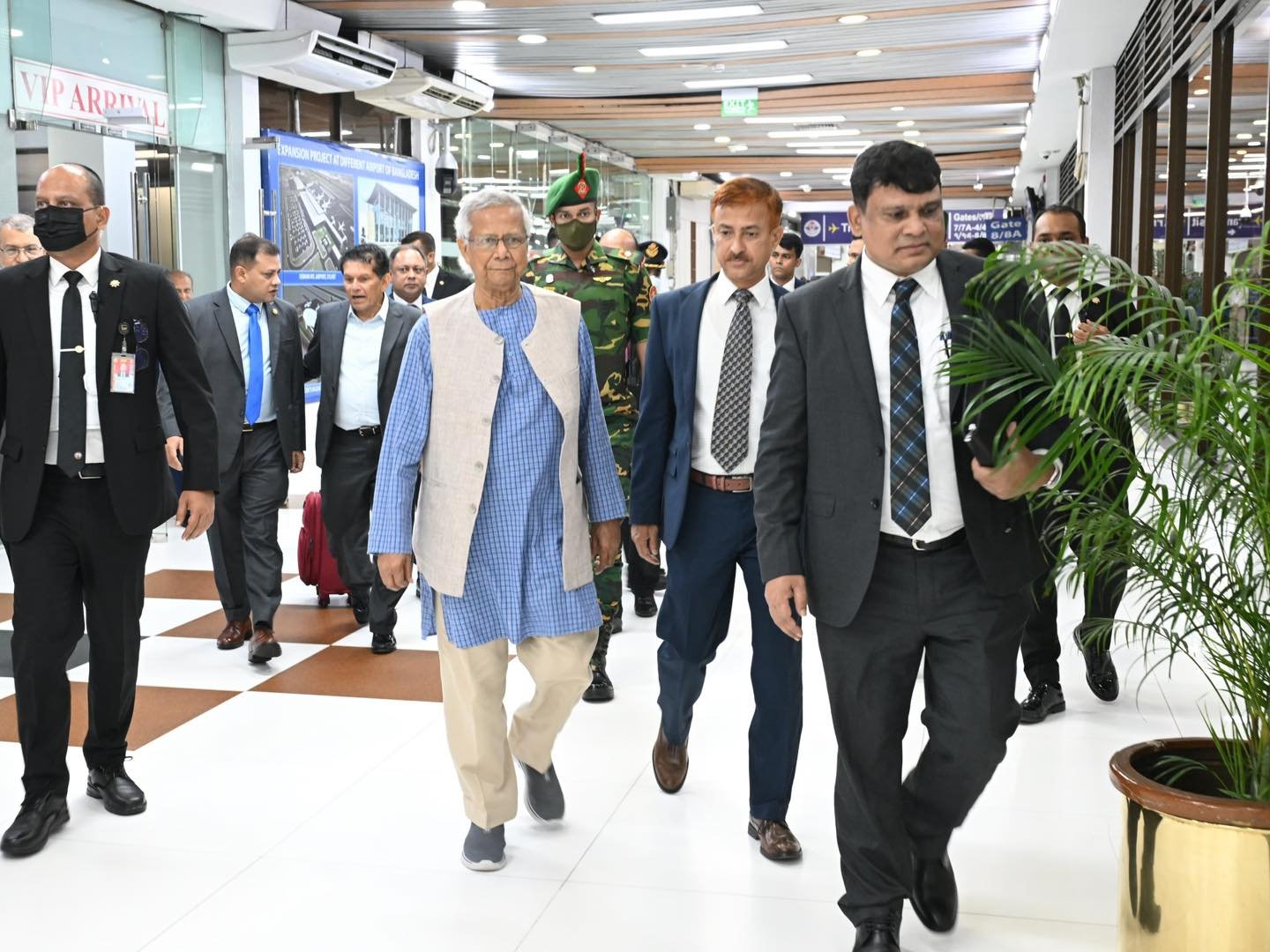 প্রধান উপদেষ্টা নিউইয়র্কের উদ্দেশ্যে রওনা হয়েছেন