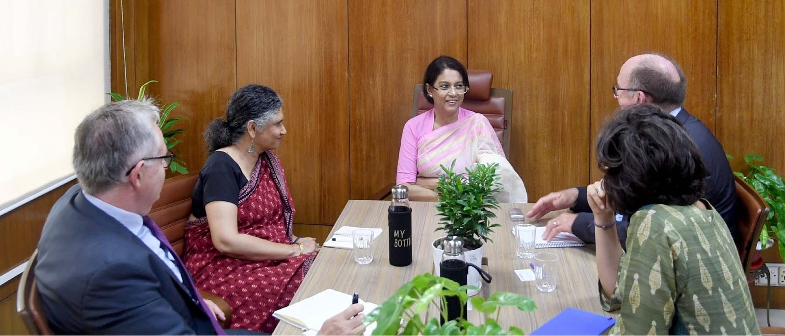 পরিবেশ উপদেষ্টা এবং জাতিসংঘের প্রতিনিধিদল বাংলাদেশে মানবাধিকারের অগ্রগতি নিয়ে আলোচনা করছেন।