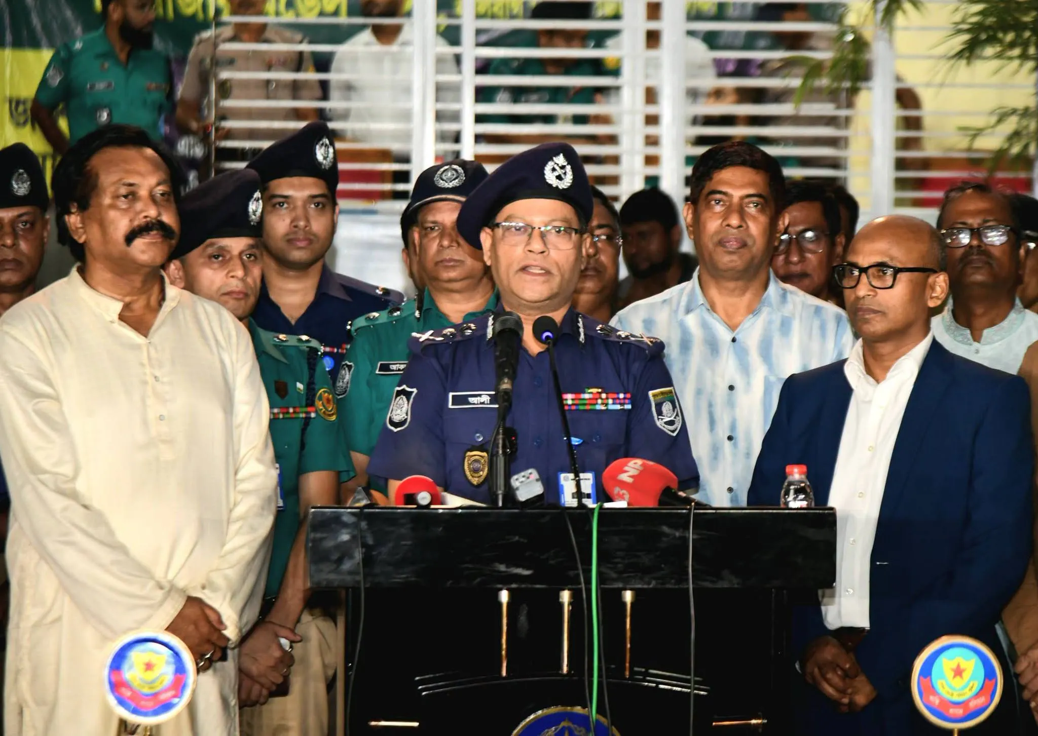 সারাদেশে ৩৩ হাজারের বেশি মণ্ডপে শান্তিপূর্ণভাবে দুর্গাপূজা উদযাপিত হচ্ছে: আইজিপি