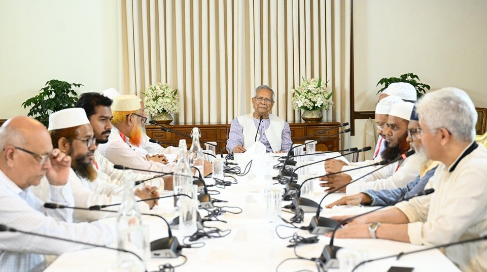 বিভিন্ন রাজনৈতিক দলের নেতাদের সাথে প্রধান উপদেষ্টা প্রফেসর মুহাম্মদ ইউনূসের বৈঠক অনুষ্ঠিত