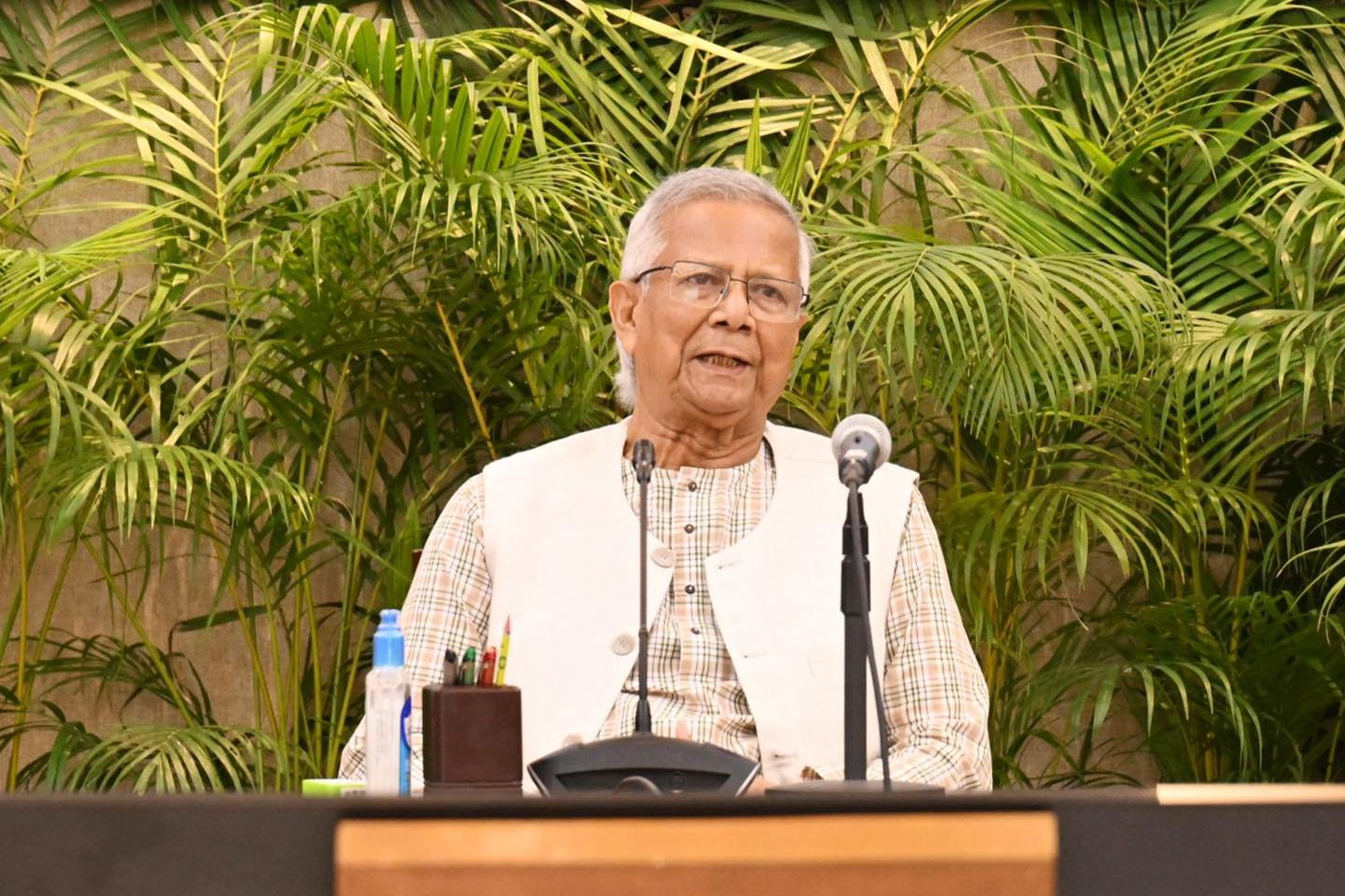 অন্তর্বর্তীকালীন সরকারের তিন প্রধান দায়িত্ব নিয়ে উপদেষ্টা পরিষদের বৈঠক অনুষ্ঠিত